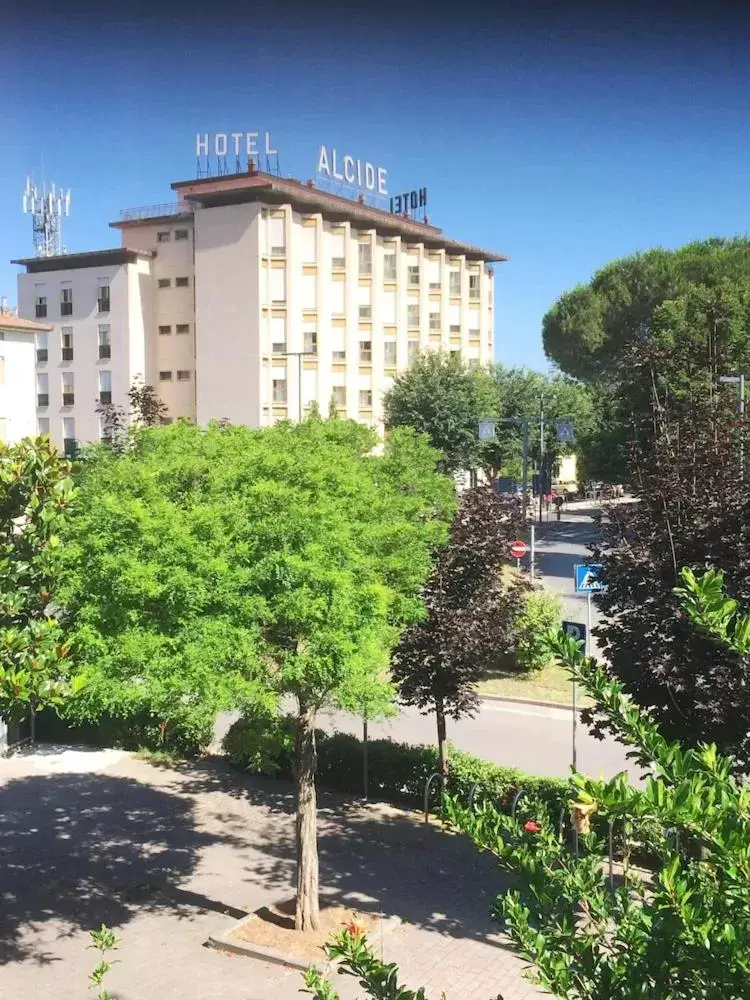 Property building in Hotel Ristorante Alcide