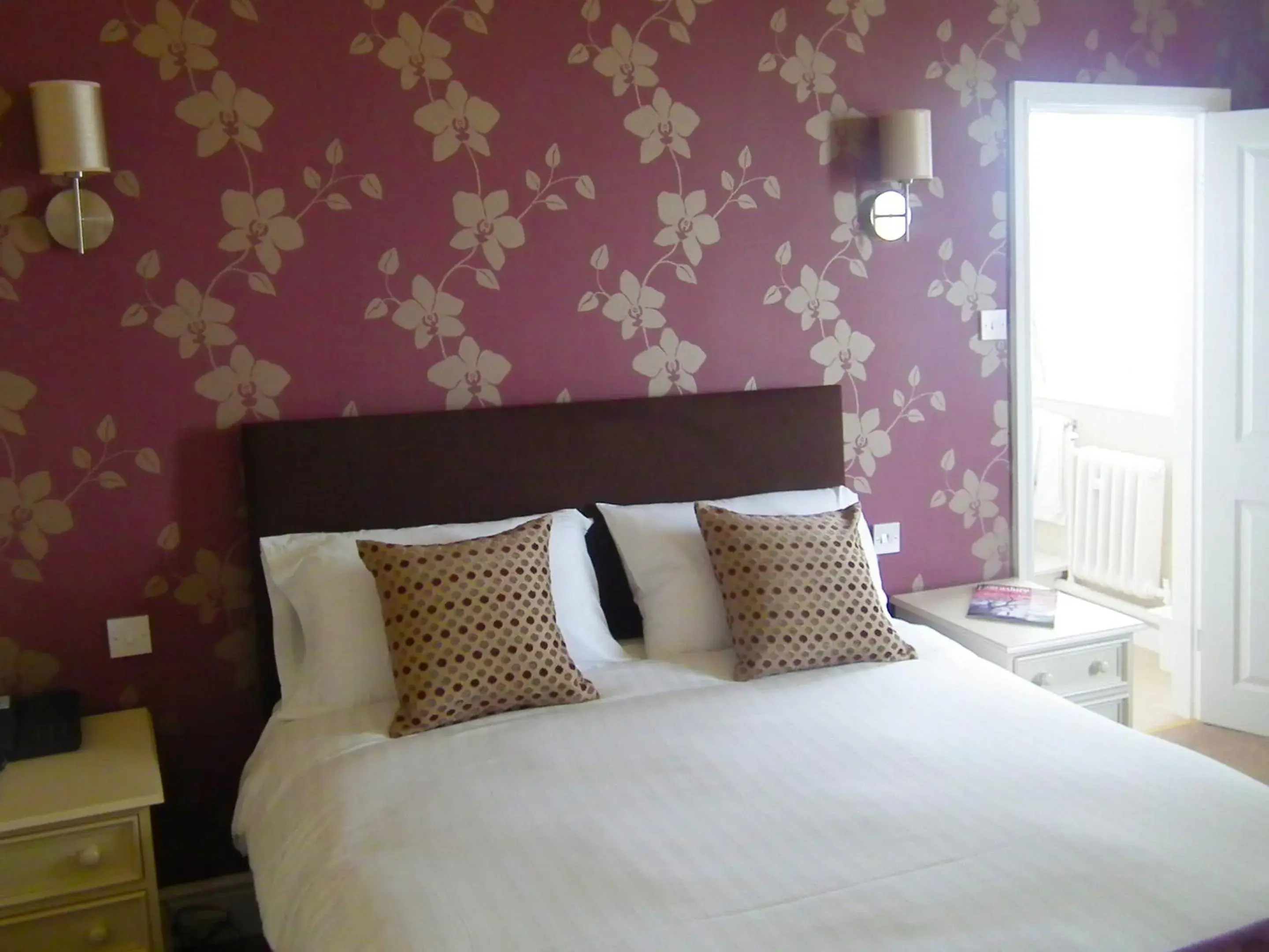 Bedroom, Bed in The North Euston Hotel