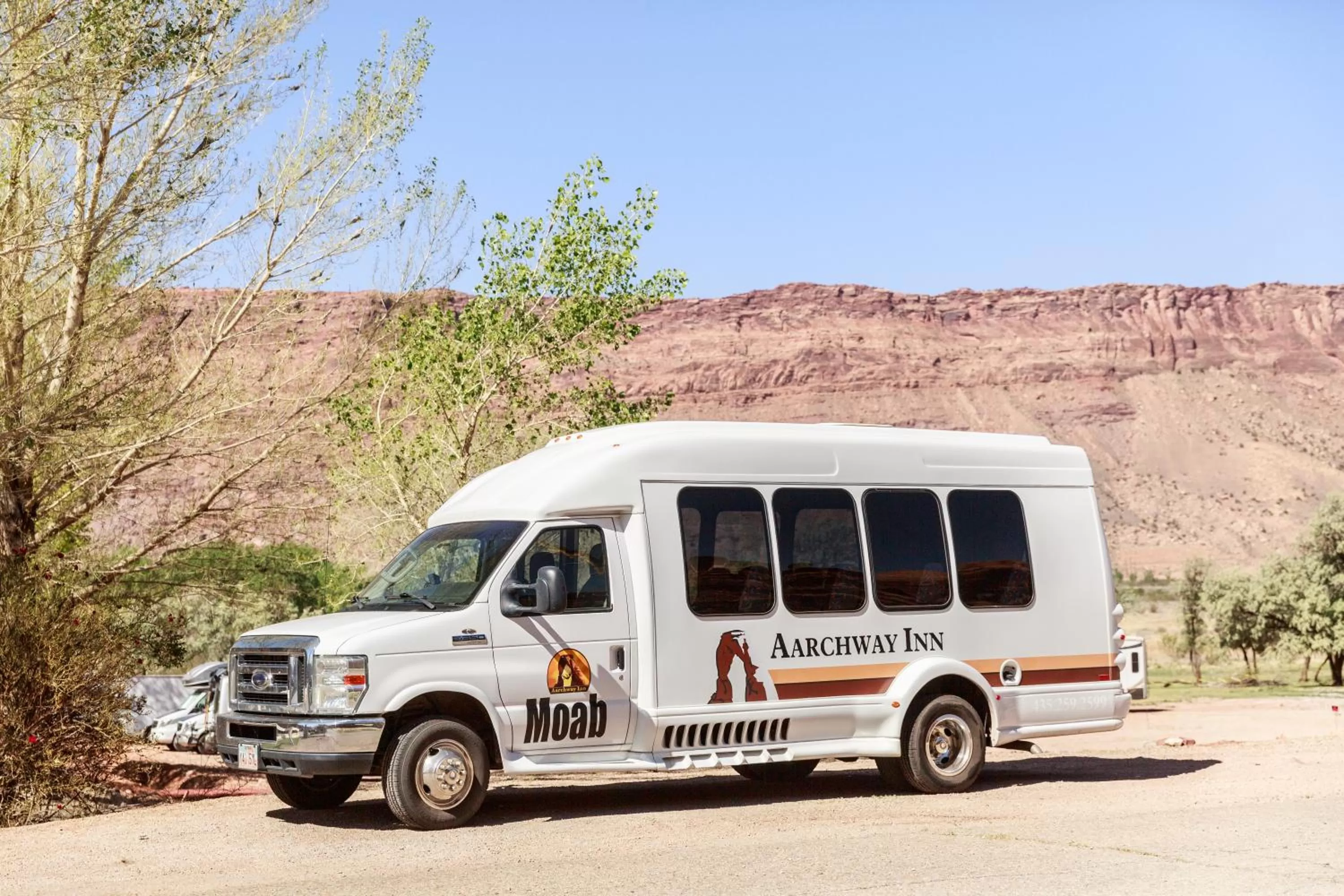 shuttle in Aarchway Inn