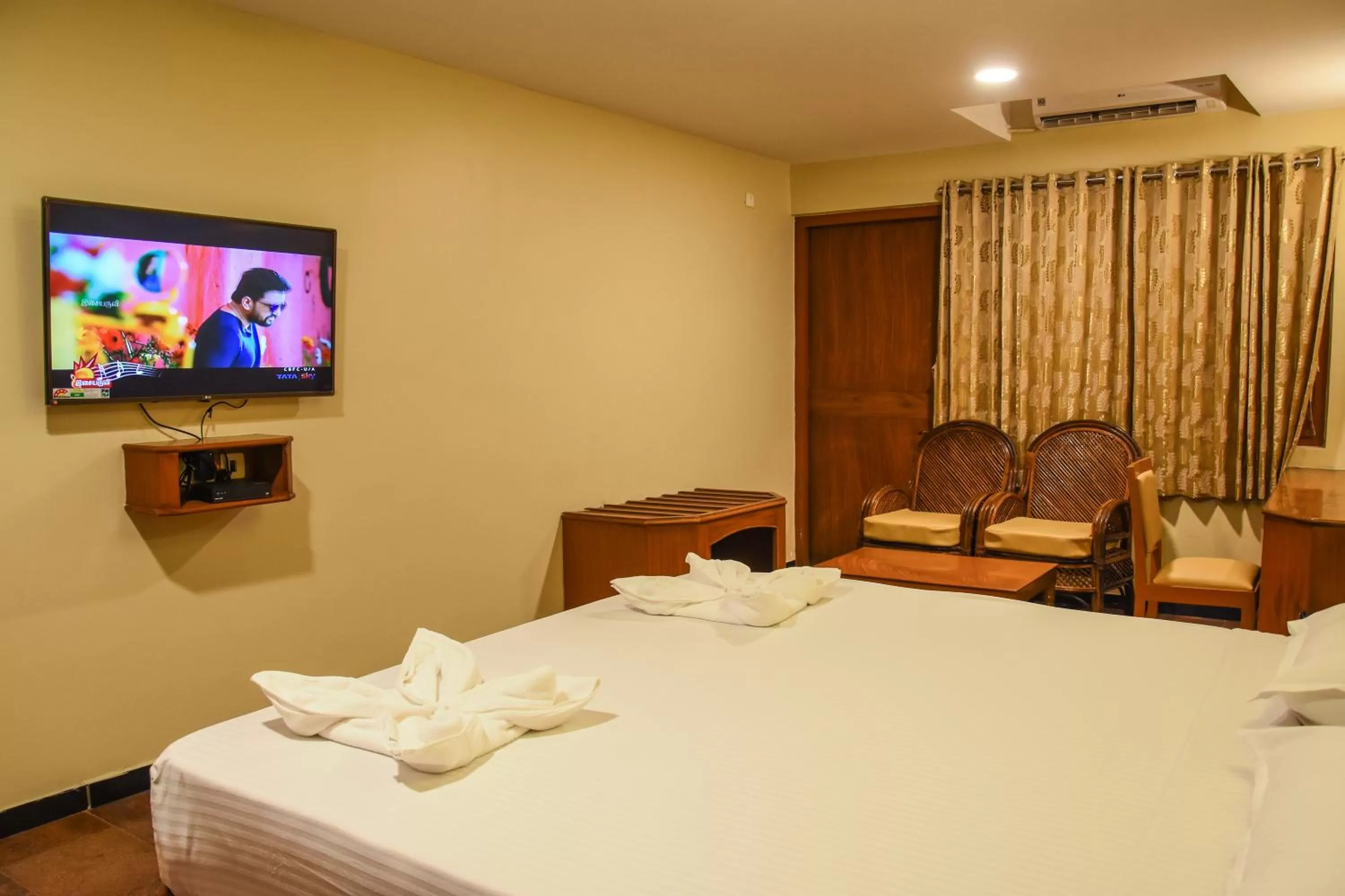 TV and multimedia, Bed in Poppys Tower Tiruppur