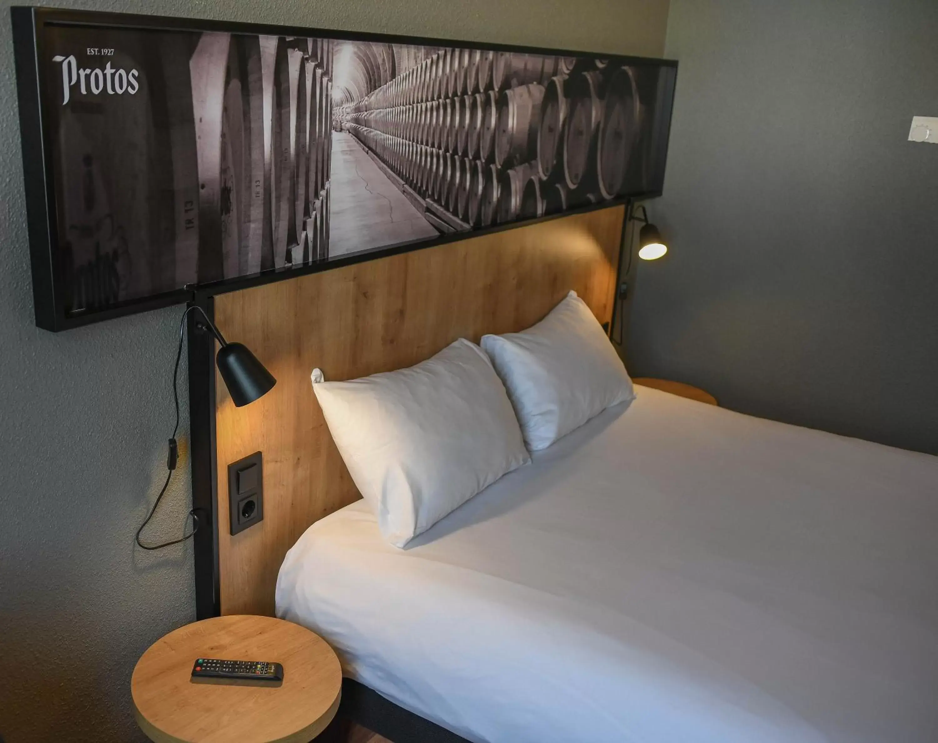 Bed in Ibis Valladolid