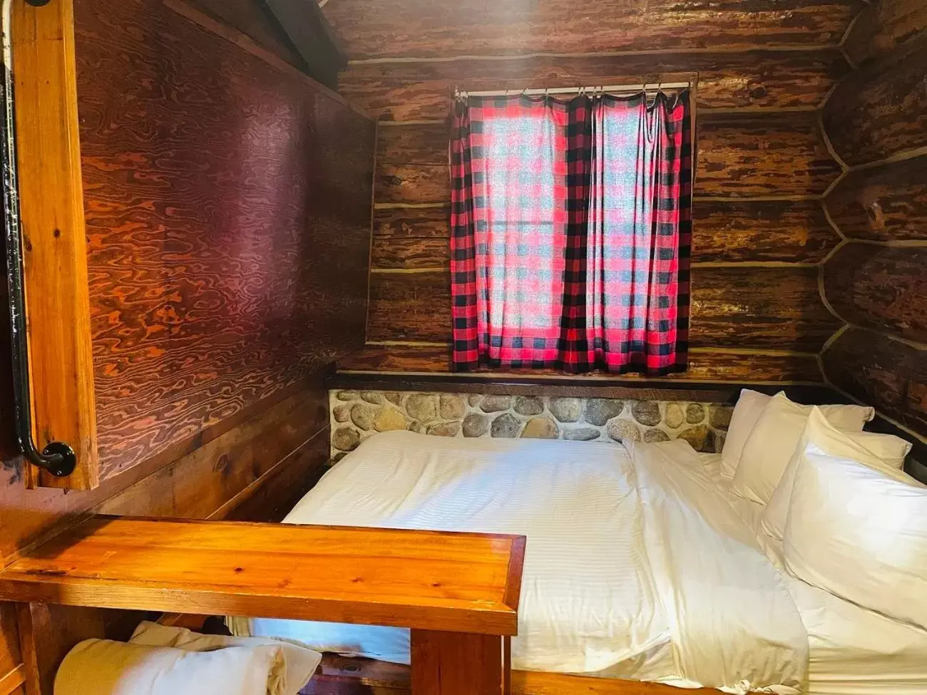 Bed in Drummond Island Resort & Conference Center