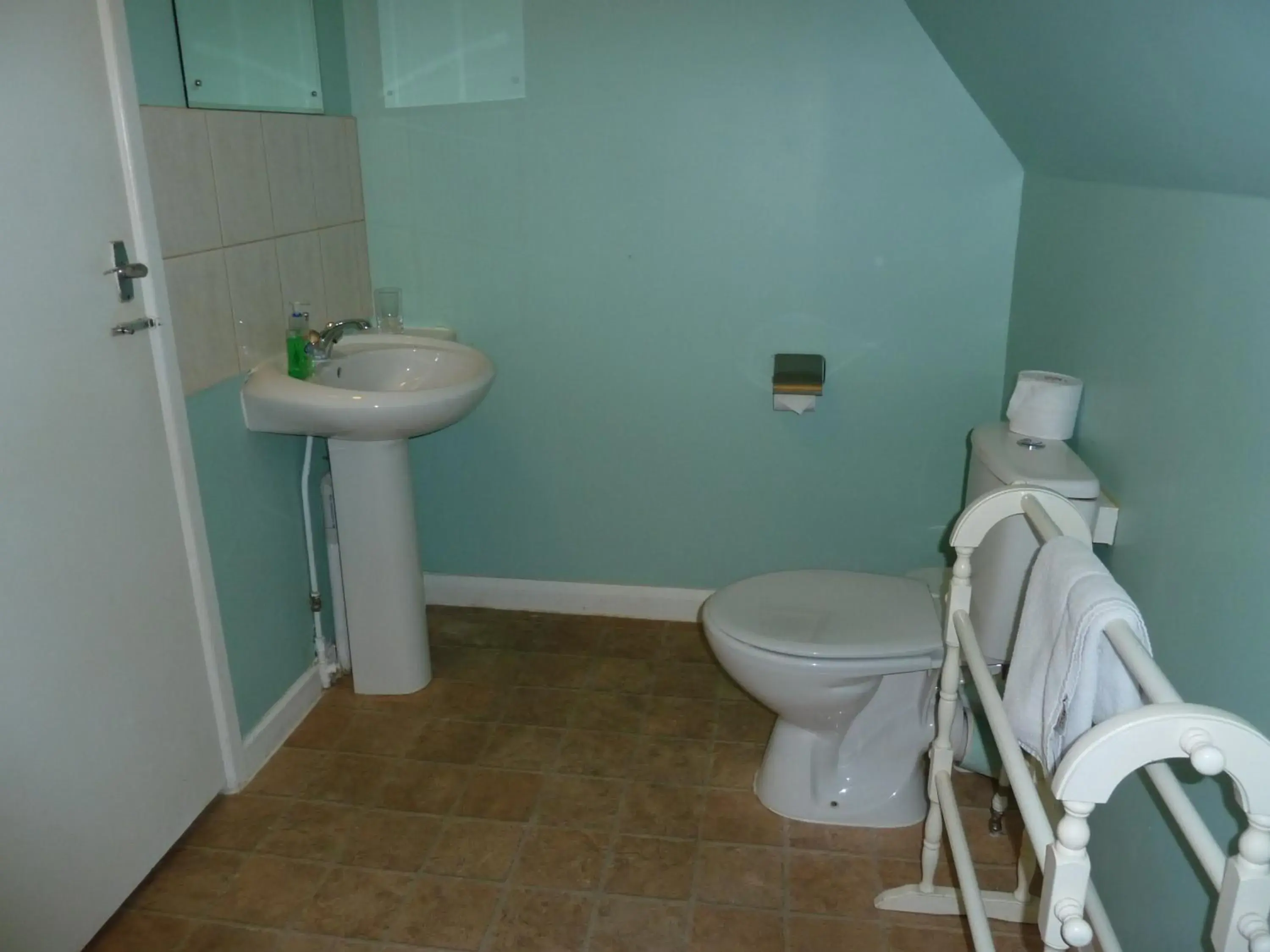 Bathroom in Tregonholme Hotel