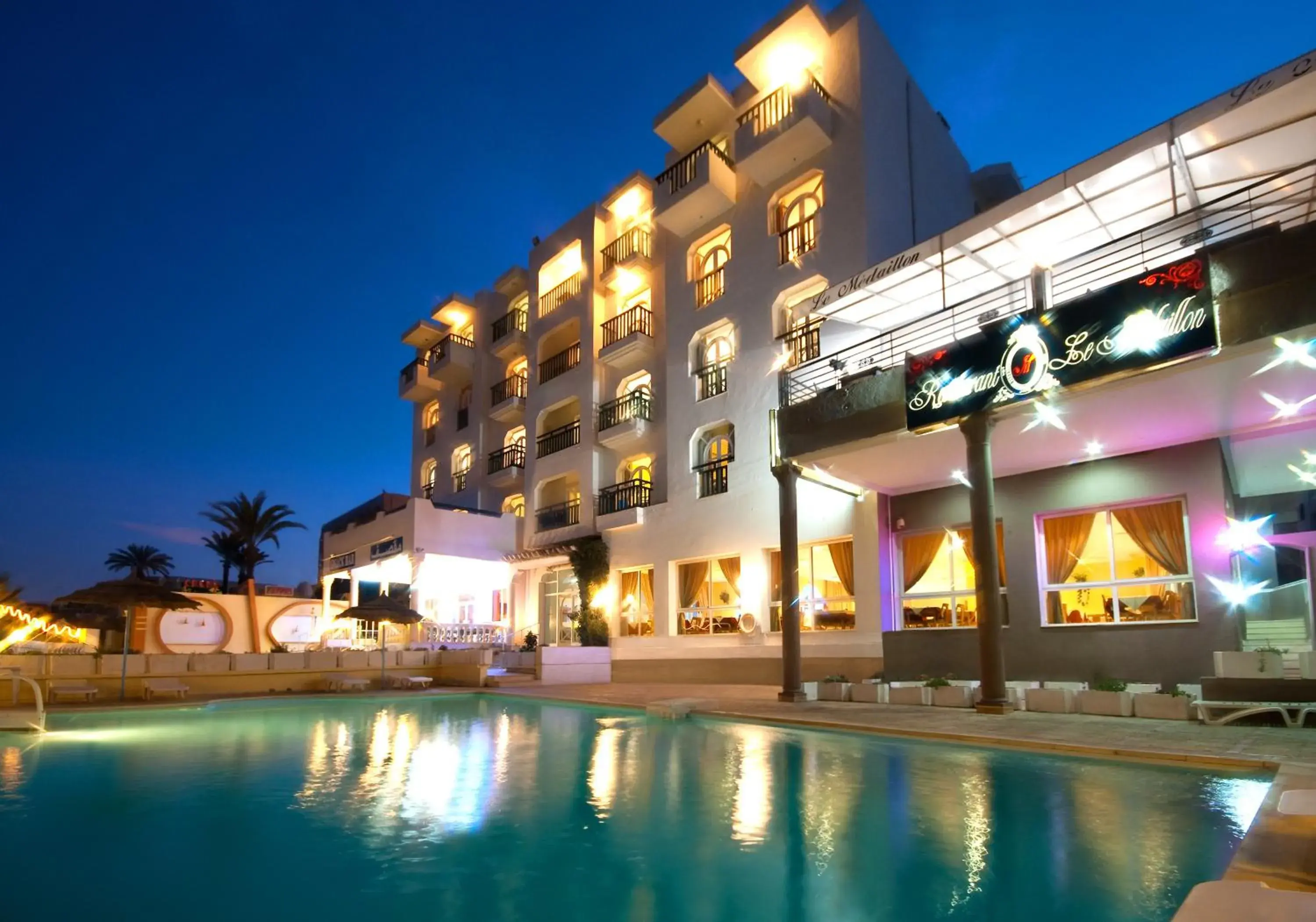 Facade/entrance, Property Building in Hotel Royal Beach