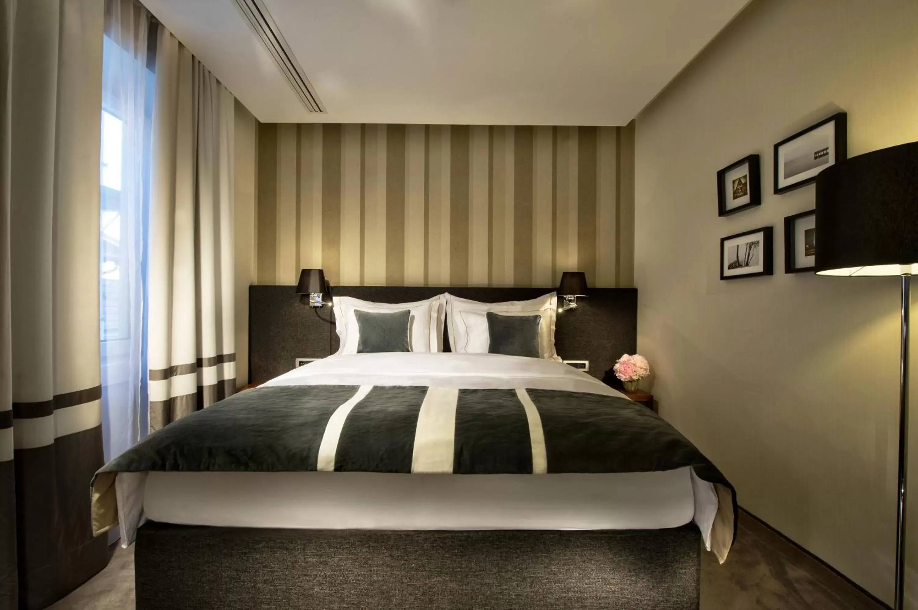 Bed in Best Western Premier Hotel Slon