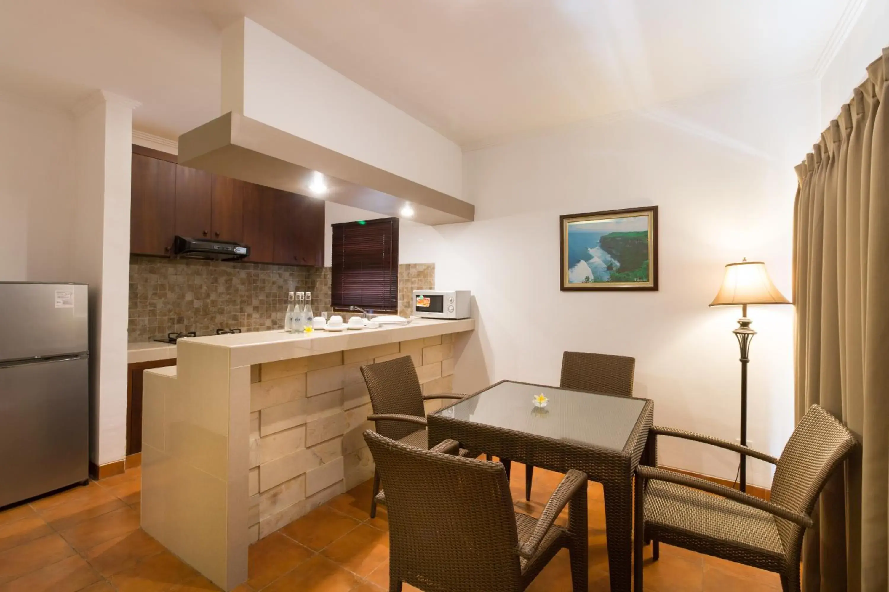 Kitchen or kitchenette, Dining Area in Vidi Boutique Hotel