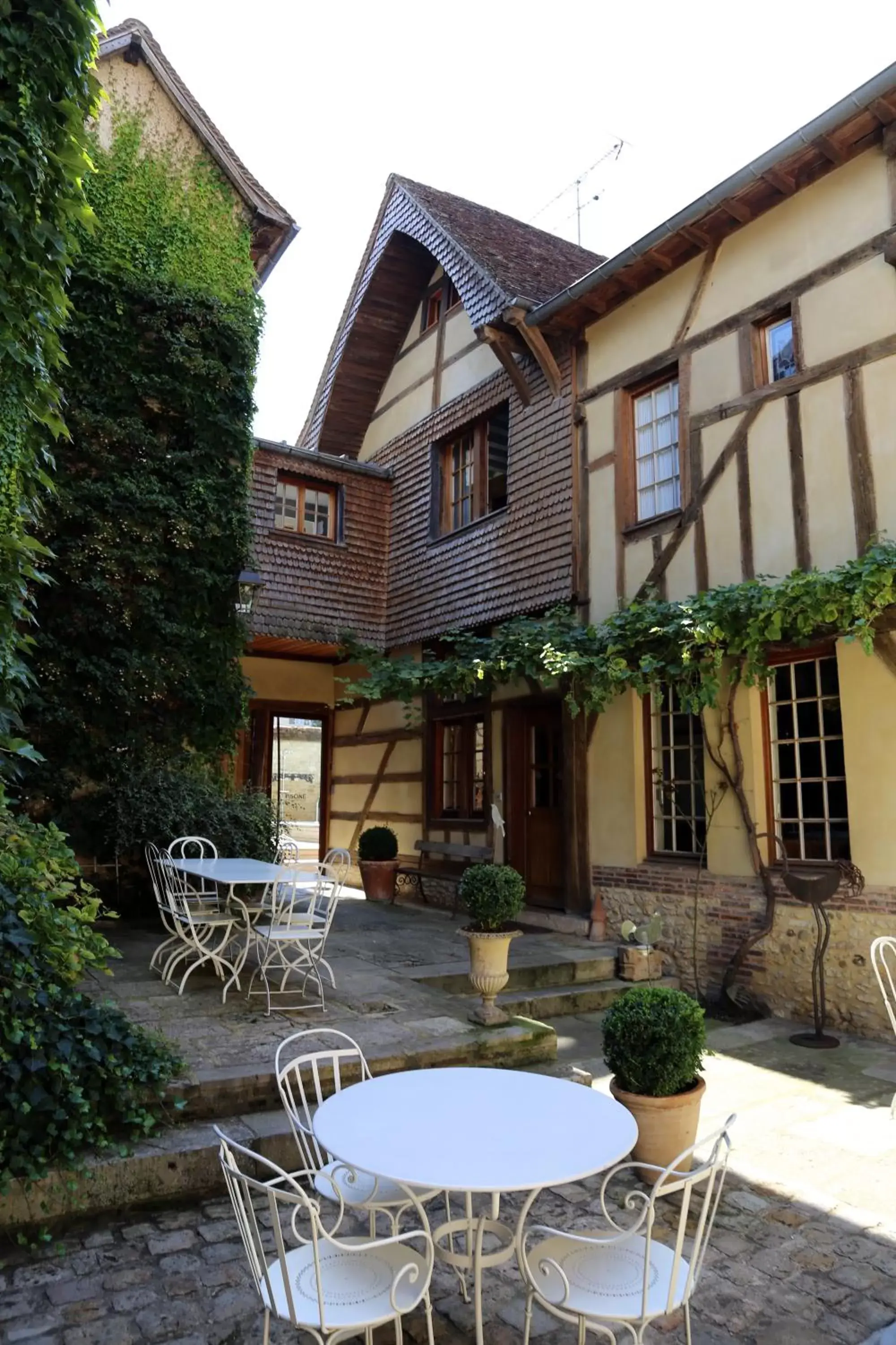 Balcony/Terrace, Property Building in Le Champ des Oiseaux & Spa