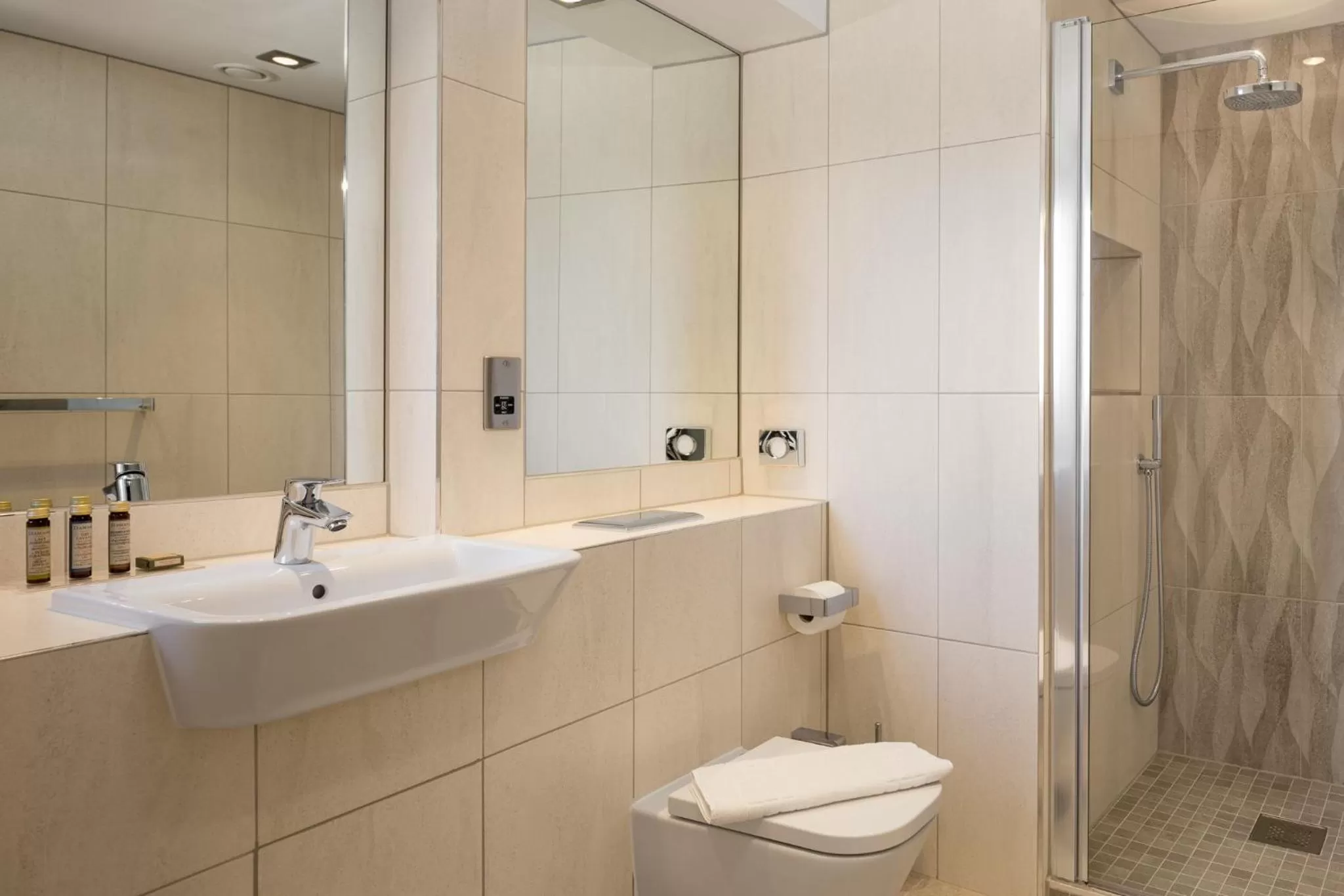 Bathroom in Roomzzz Manchester Victoria