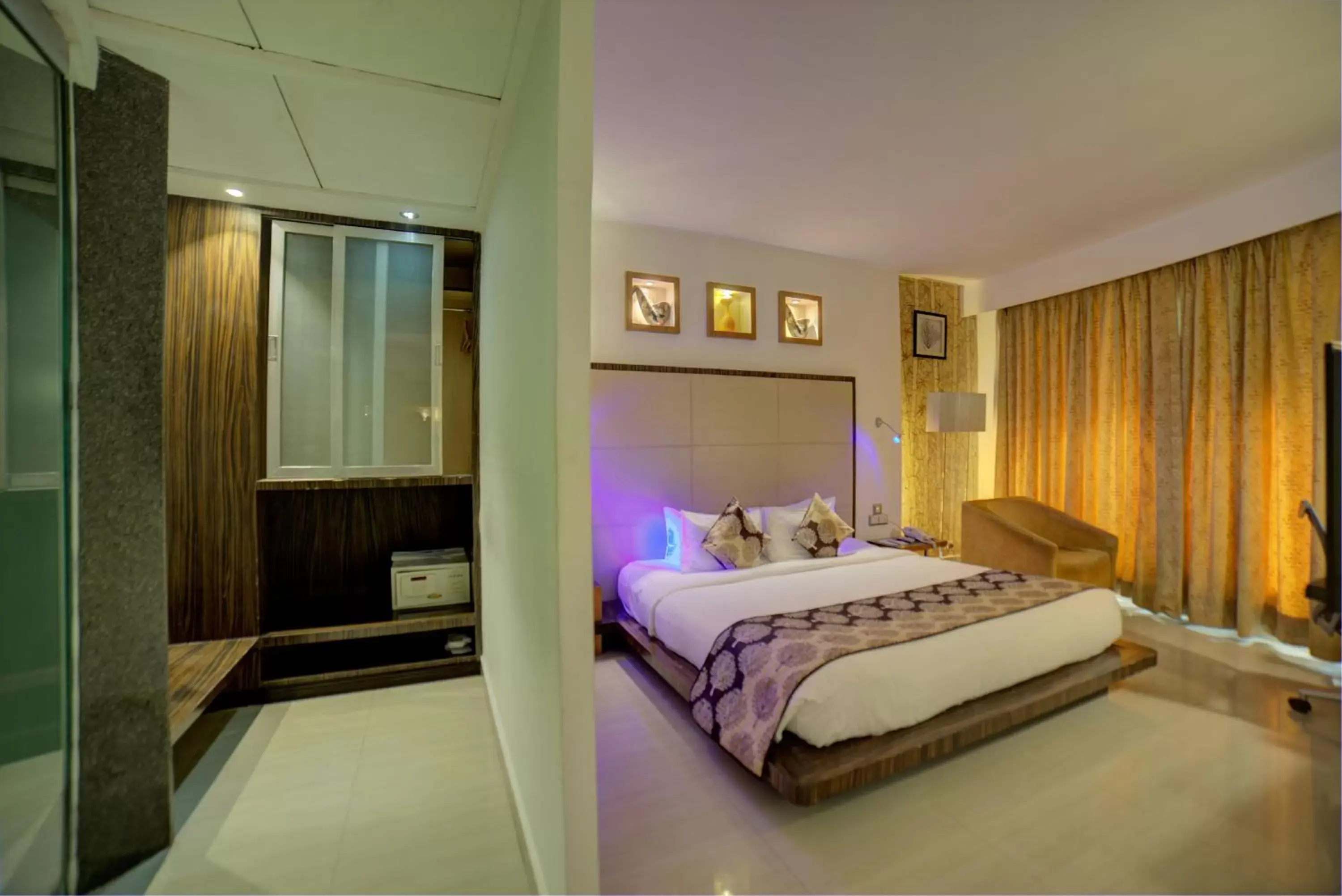 Bedroom, Bed in Goldfinch Hotel Mangalore