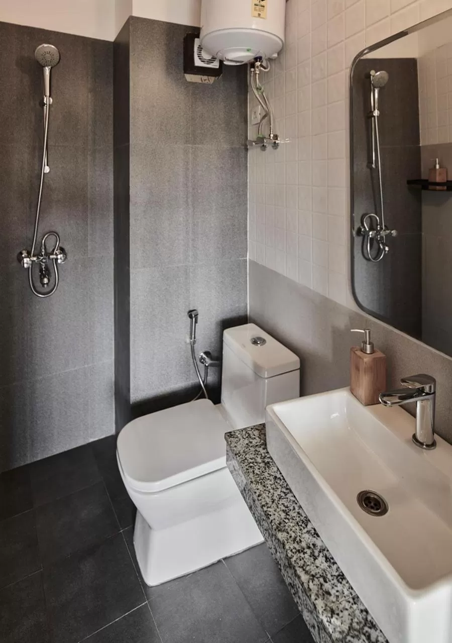 Bathroom in Minimalist Poshtel & Suites