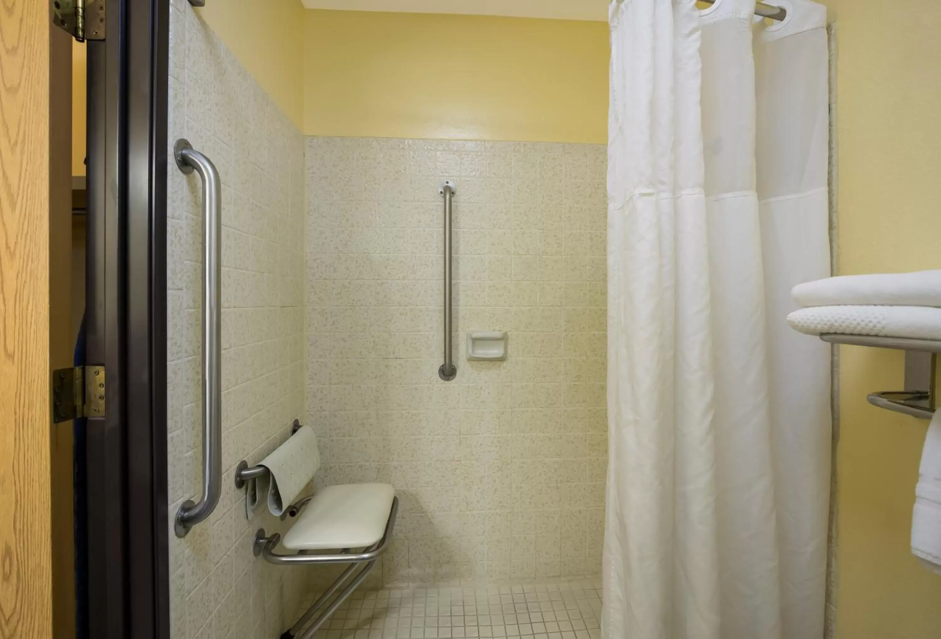 Shower, Bathroom in Quality Inn & Suites Medford Airport