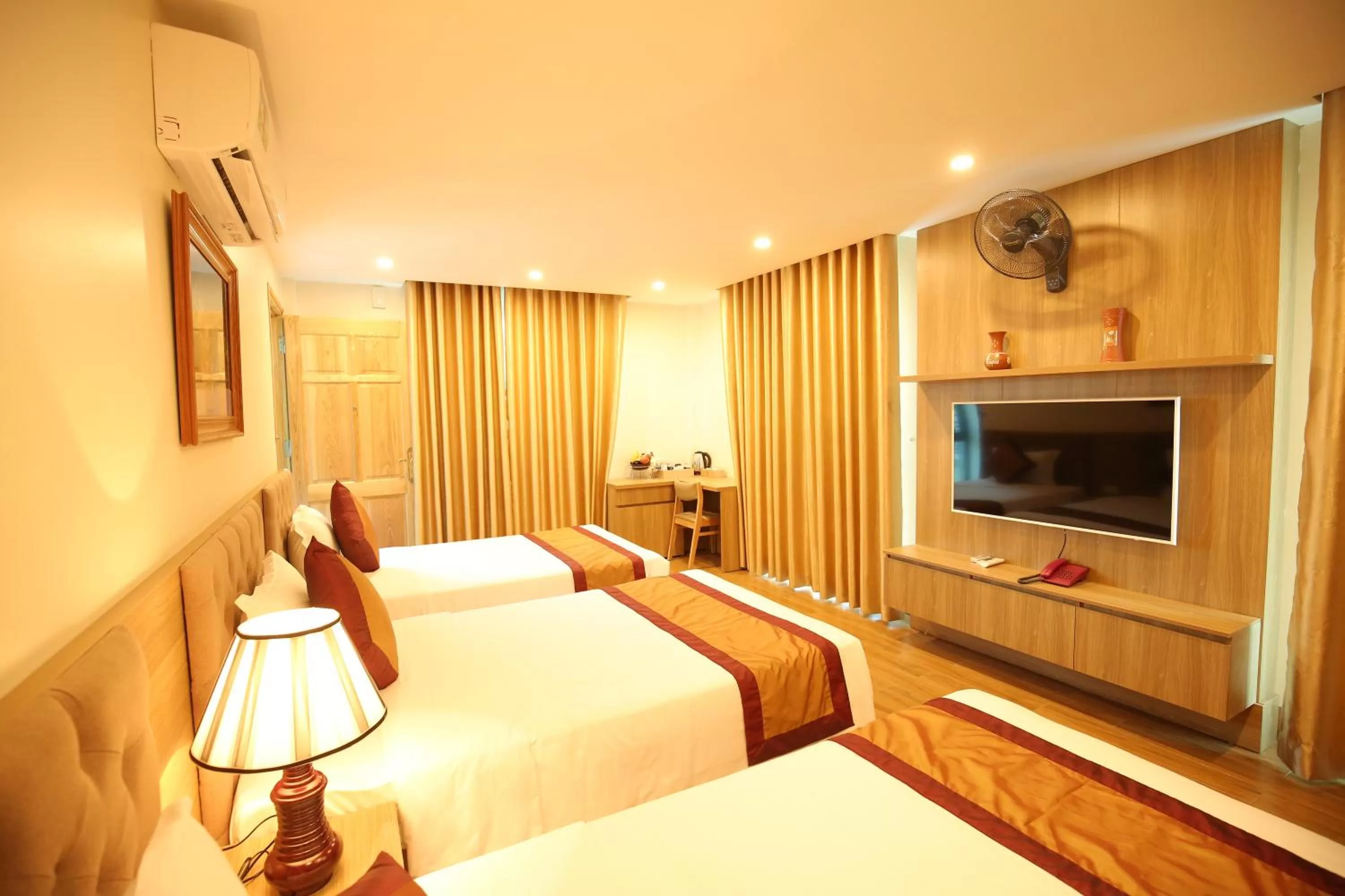 TV and multimedia, Bed in Cozynibi Hotel