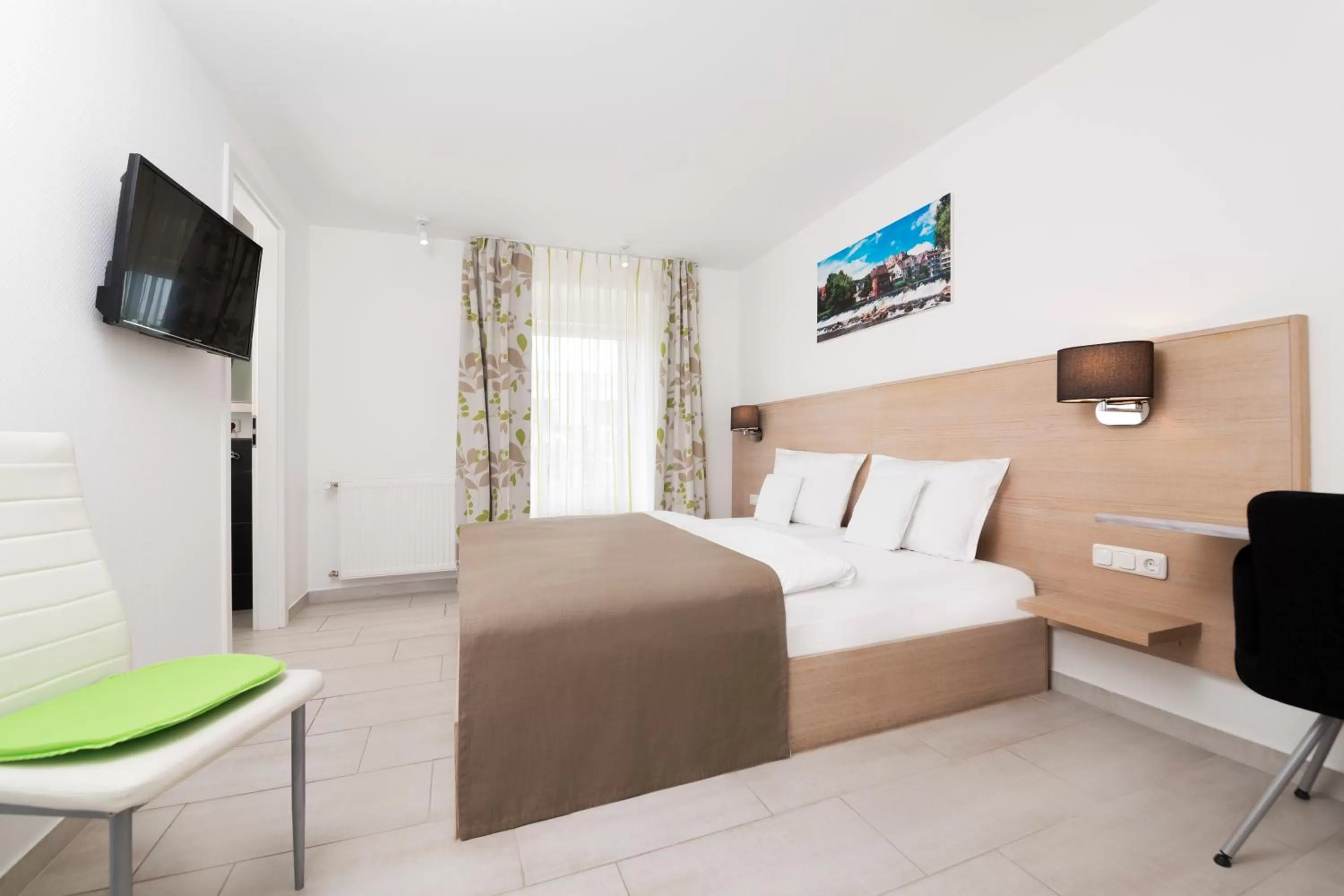 Photo of the whole room, Bed in Altes Eishaus, Hotel & Restaurant