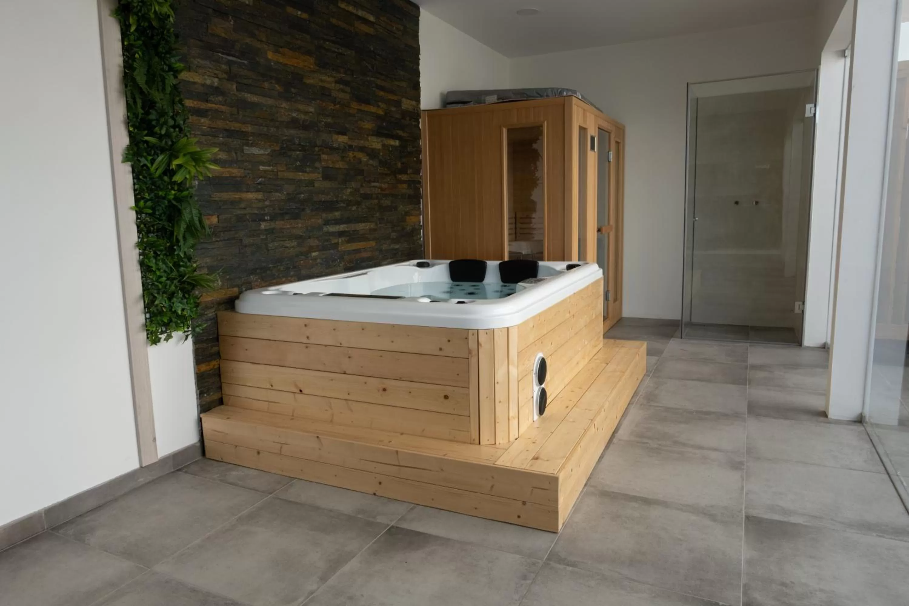 Hot Tub in Ria Formosa Guest House