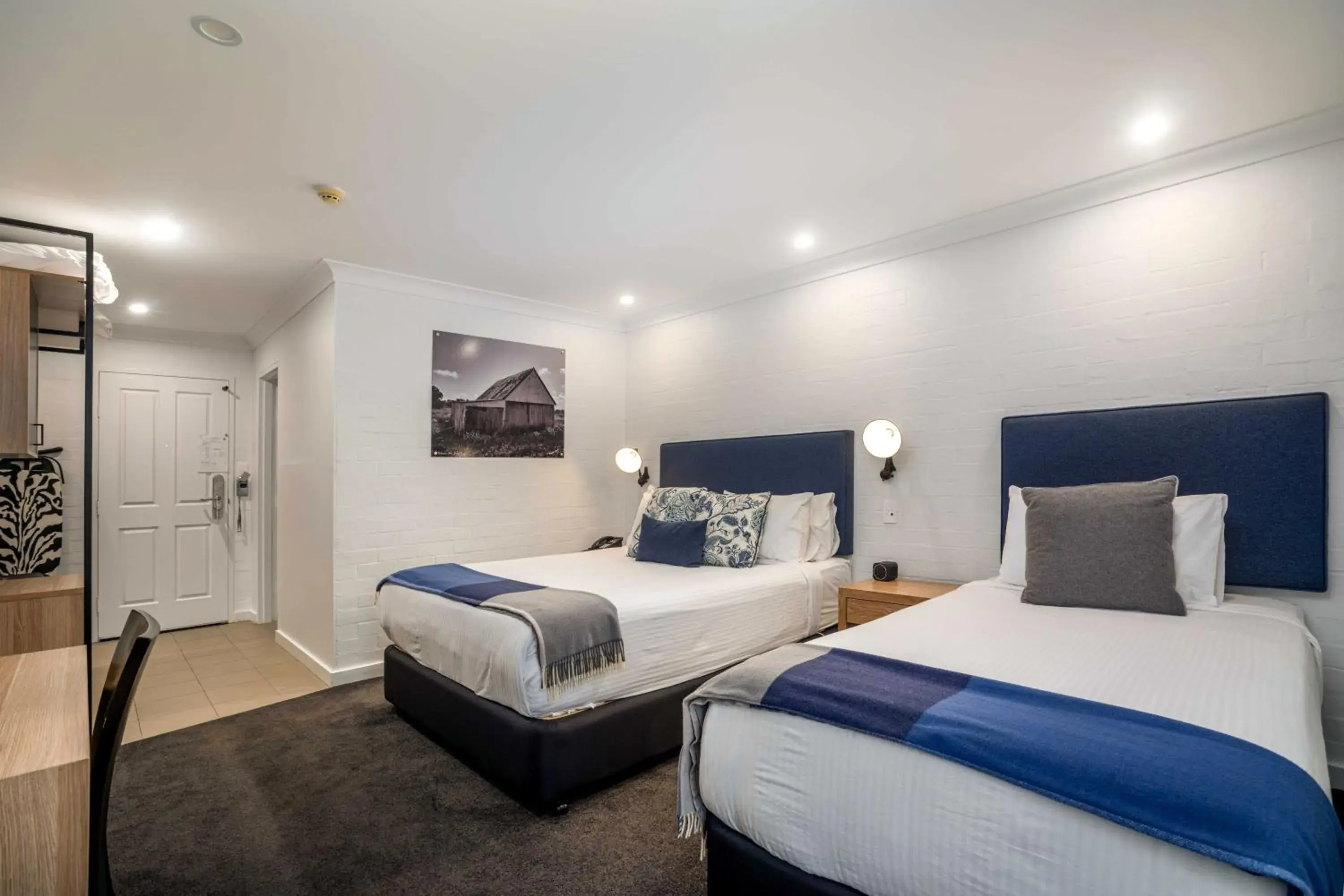 Double or Twin Room with Balcony in Town Square Motel Double or Twin Room with Balcony in Town Square Motel