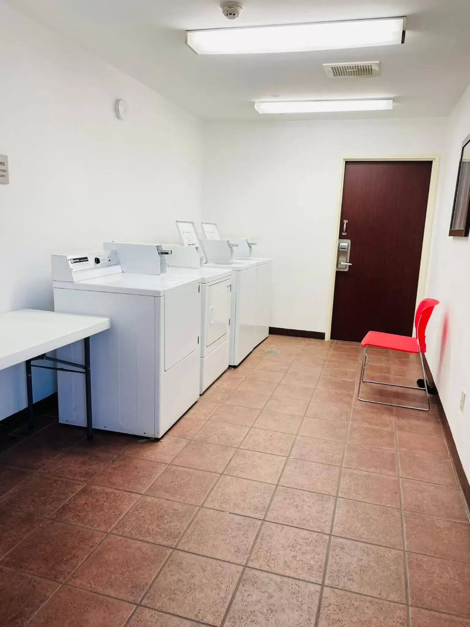 laundry, Kitchen/Kitchenette in Comfort Inn & Suites Mt Laurel - Philadelphia