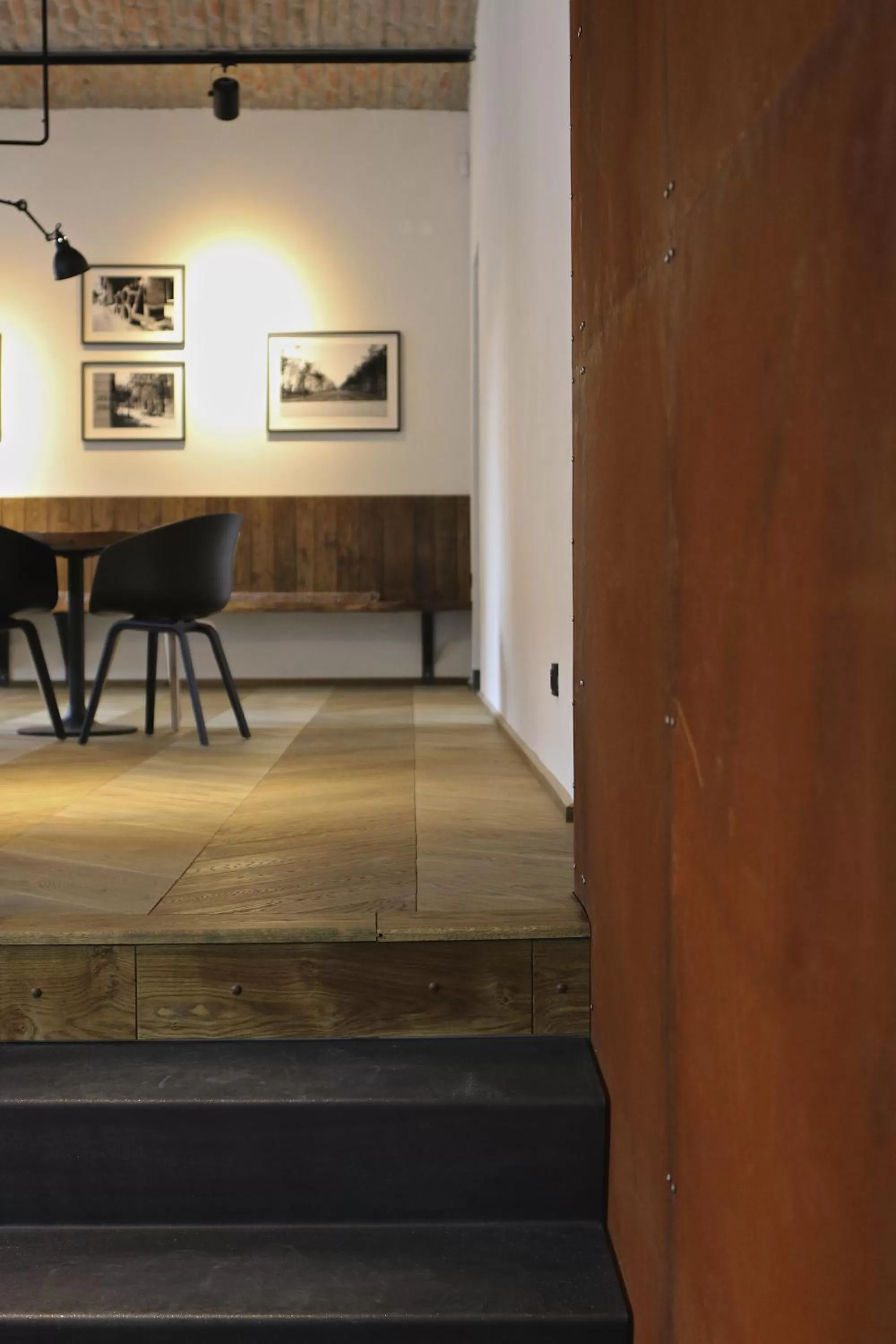 Restaurant/places to eat in Hotel city.city