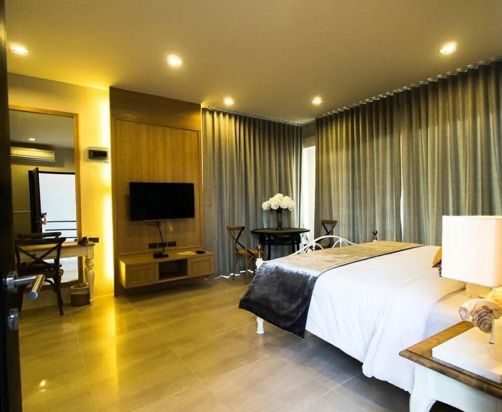 Photo of the whole room, Bed in L'air Du Pran