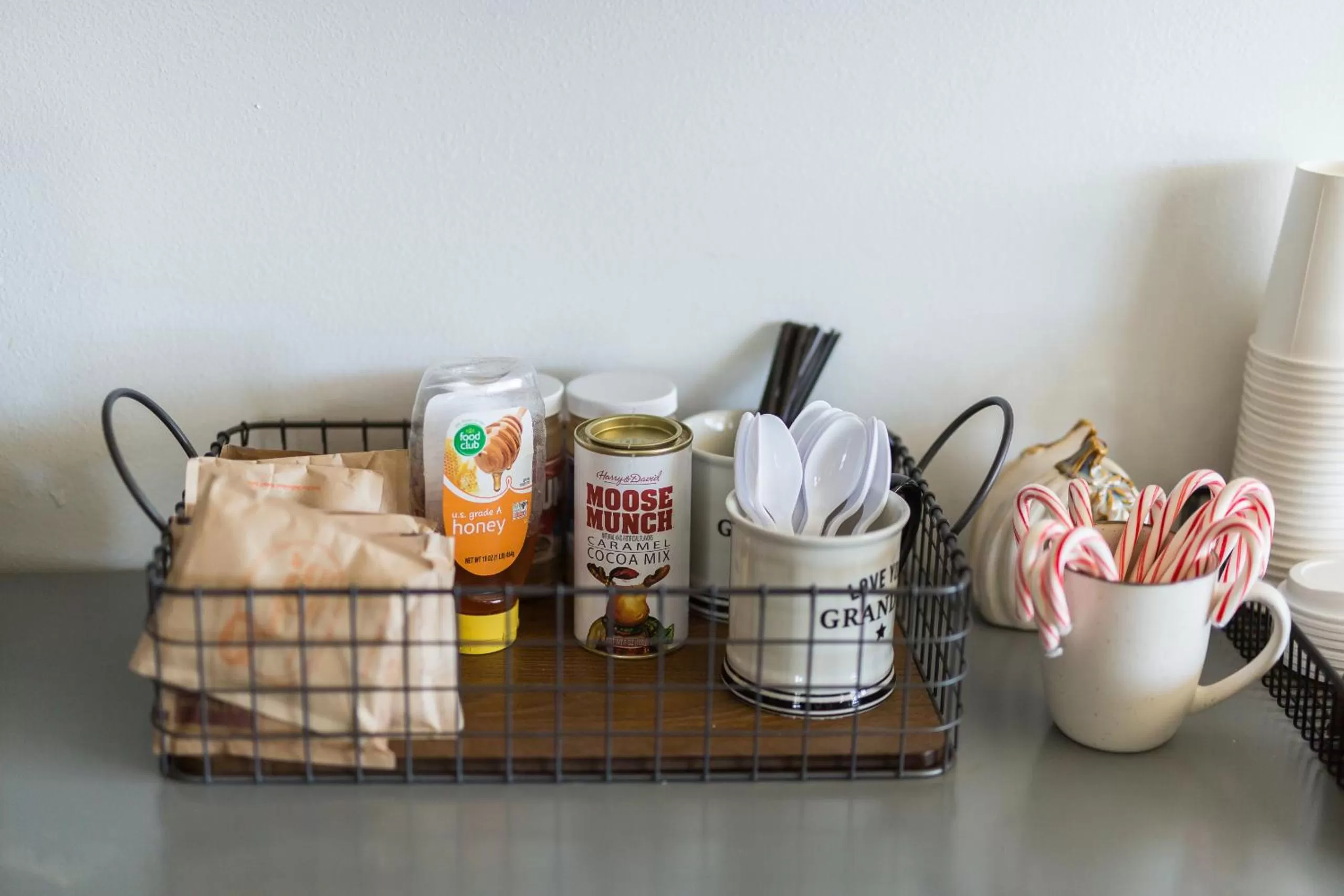 Dining area in Happy Trails BnB