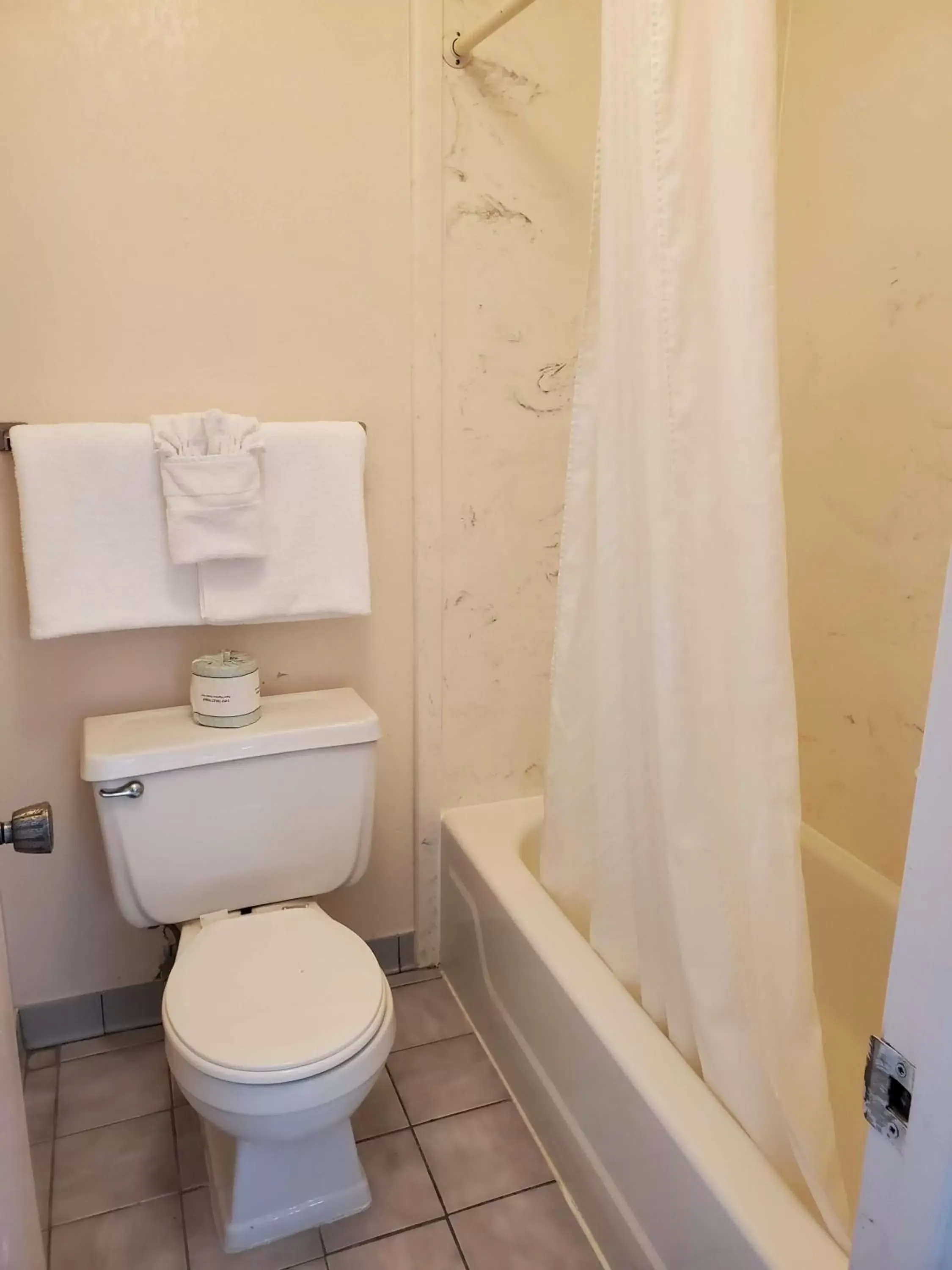 Bathroom in Americas Best Value Inn Wildersville