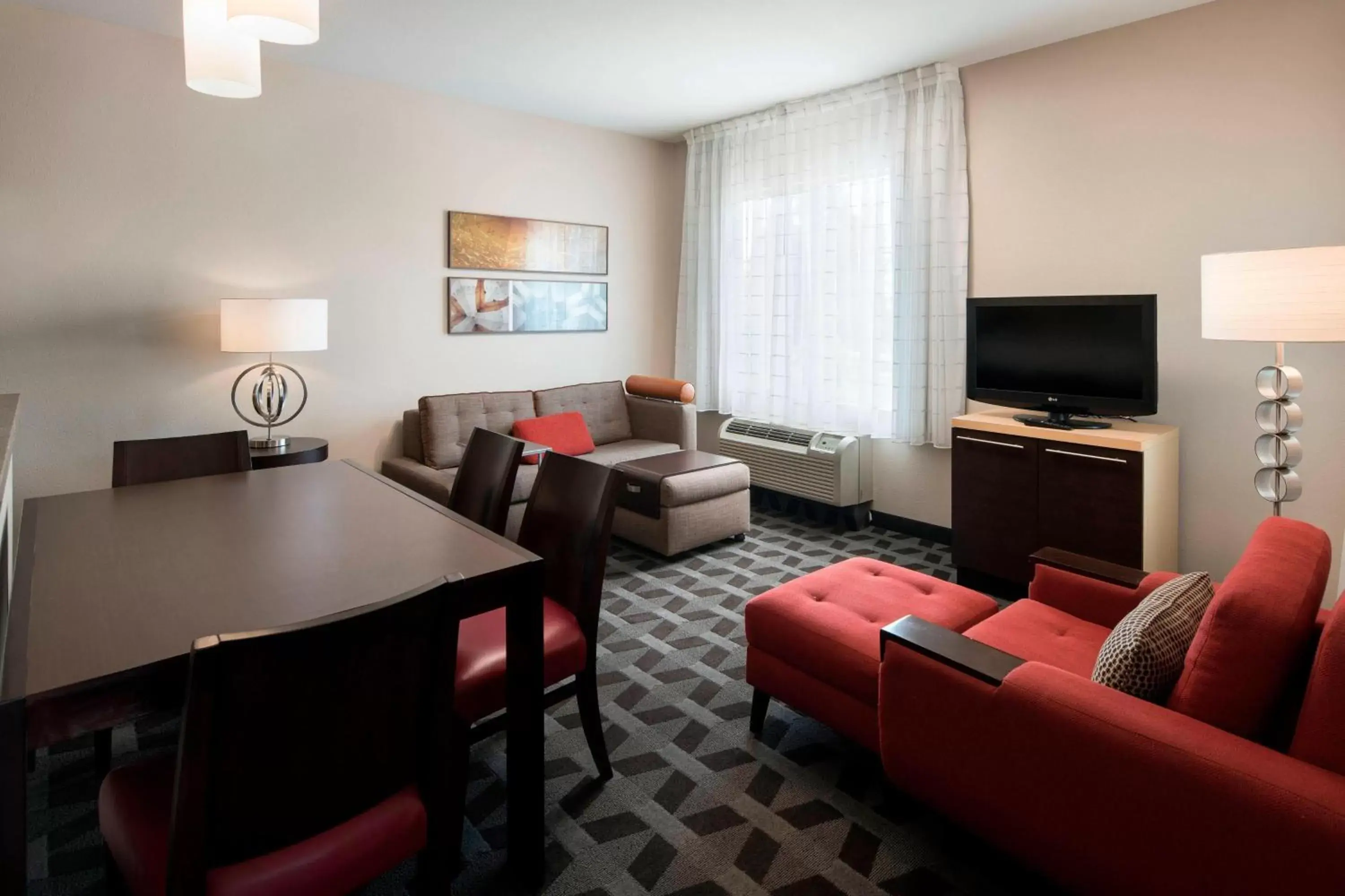 Living room, TV/Entertainment Center in TownePlace Suites by Marriott San Diego Carlsbad / Vista