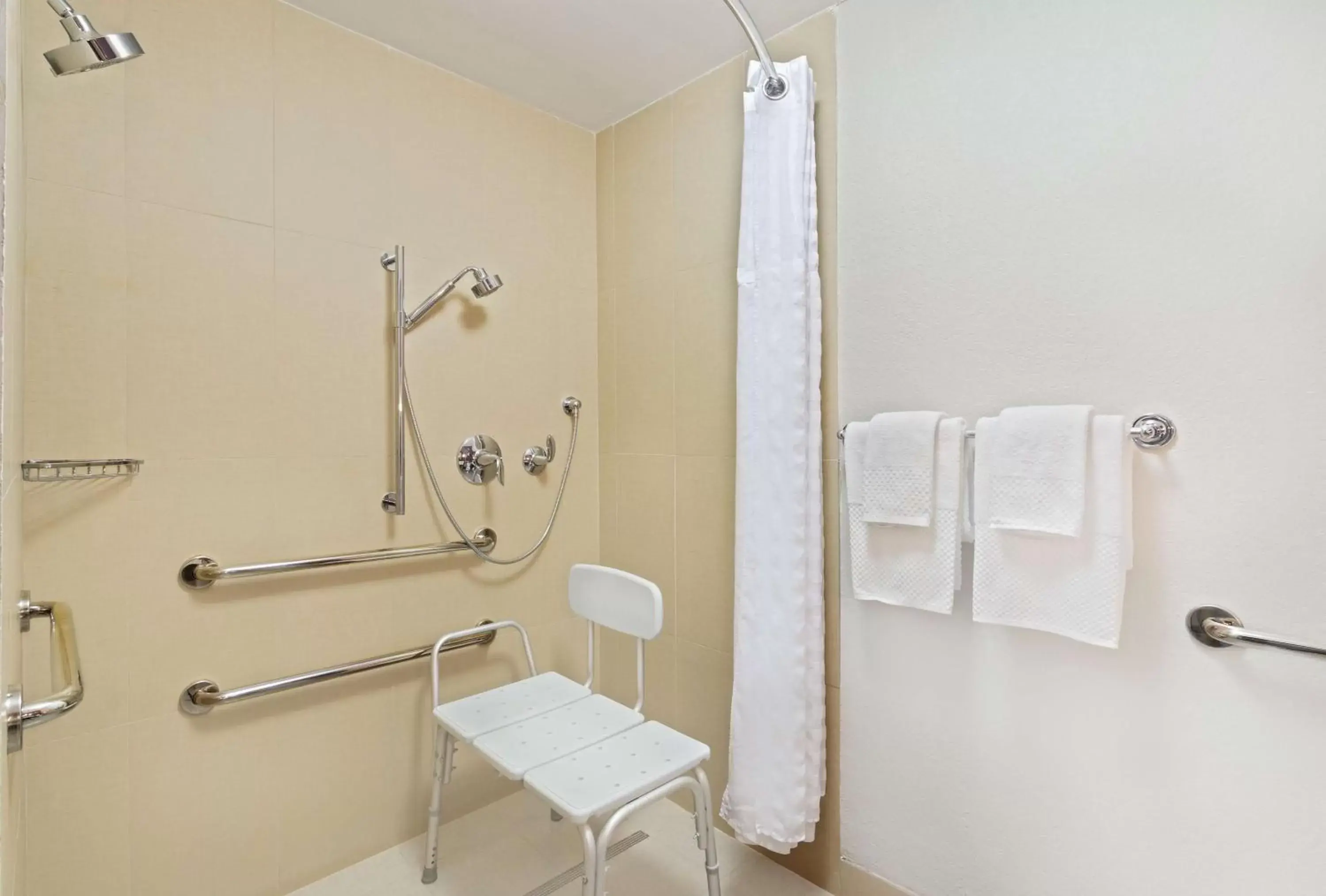 Bathroom in DoubleTree by Hilton Orlando East - UCF Area
