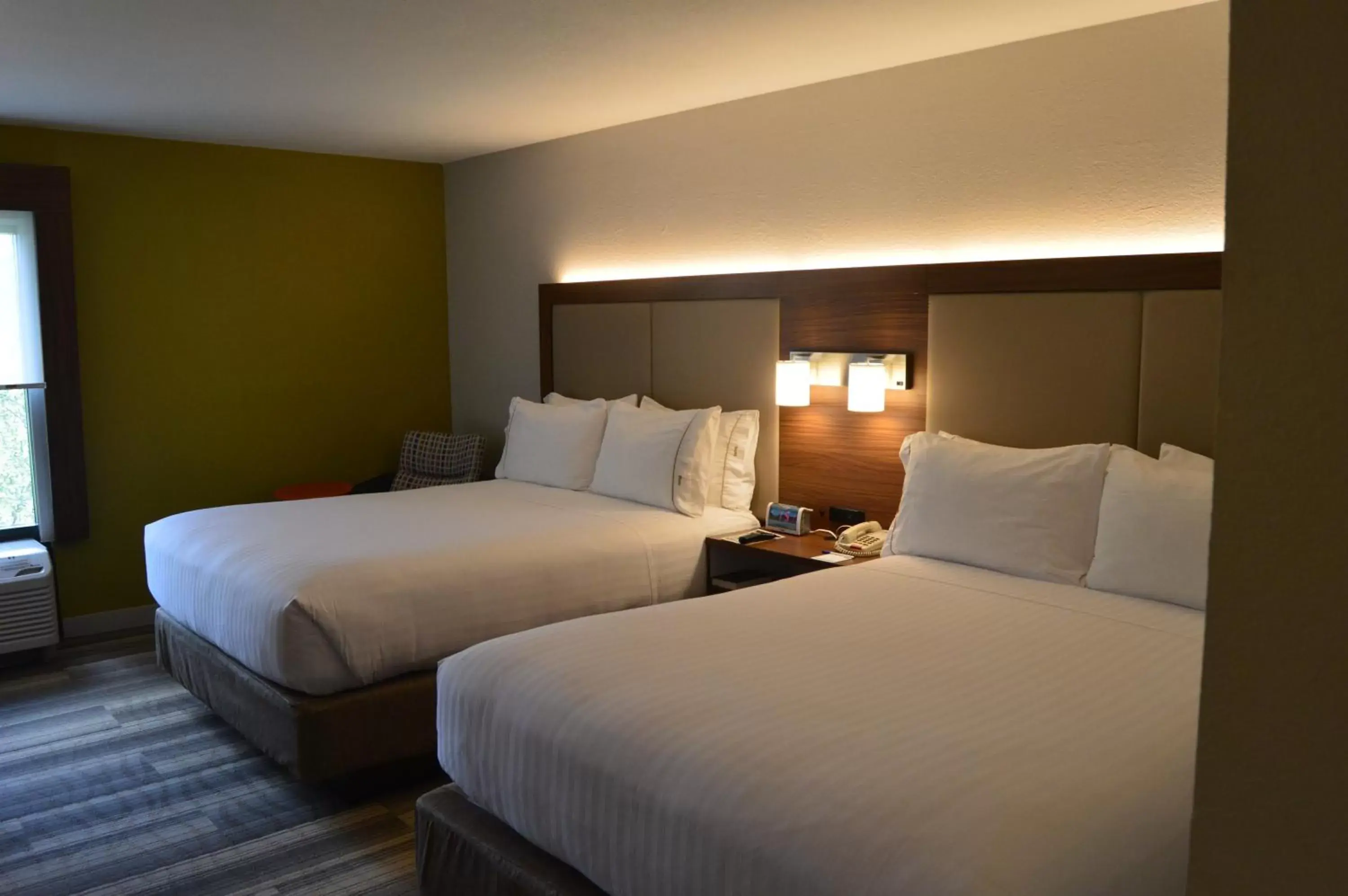 Photo of the whole room, Bed in Holiday Inn Express Hotel & Suites Jacksonville-South, an IHG Hotel