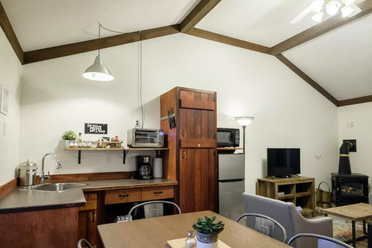 TV/Entertainment Center in Bramblebank Cottages