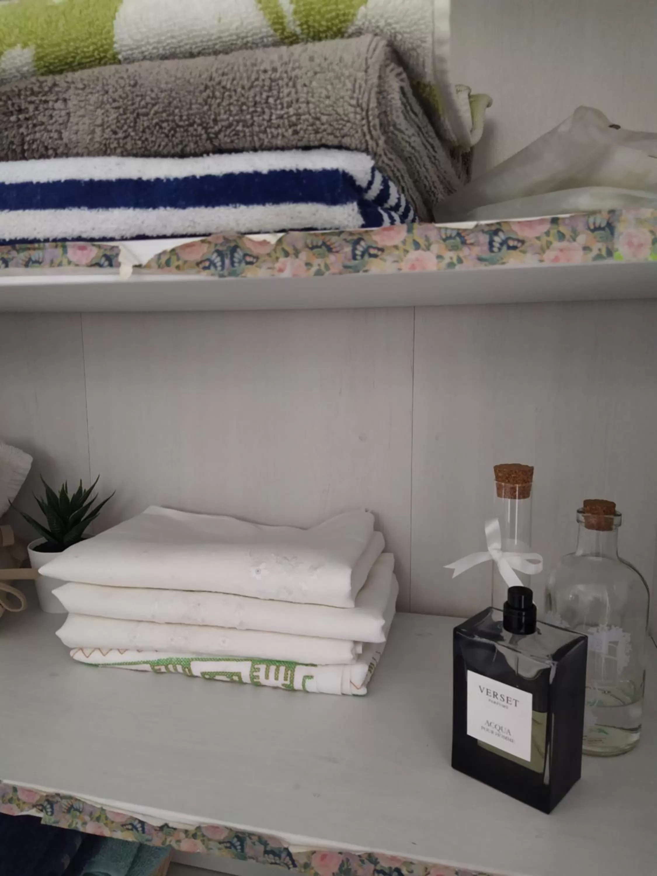 Bathroom, Bed in B&B Peonia