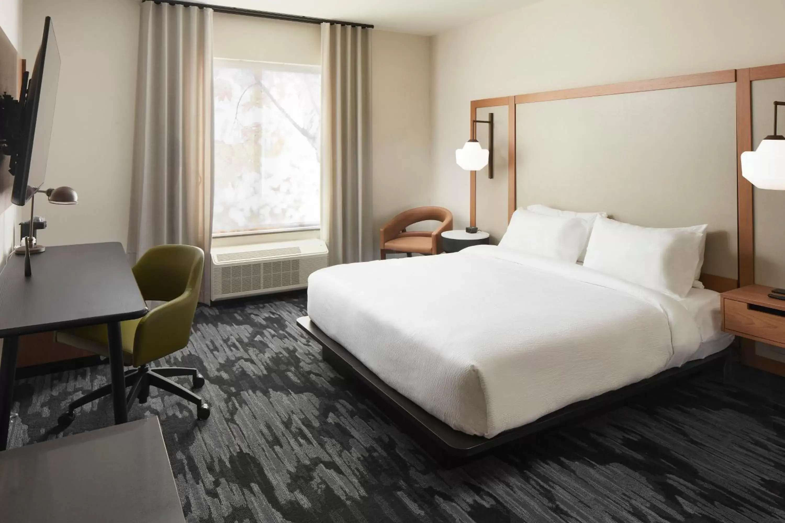 Photo of the whole room, Bed in Fairfield Inn & Suites by Marriott Stony Creek