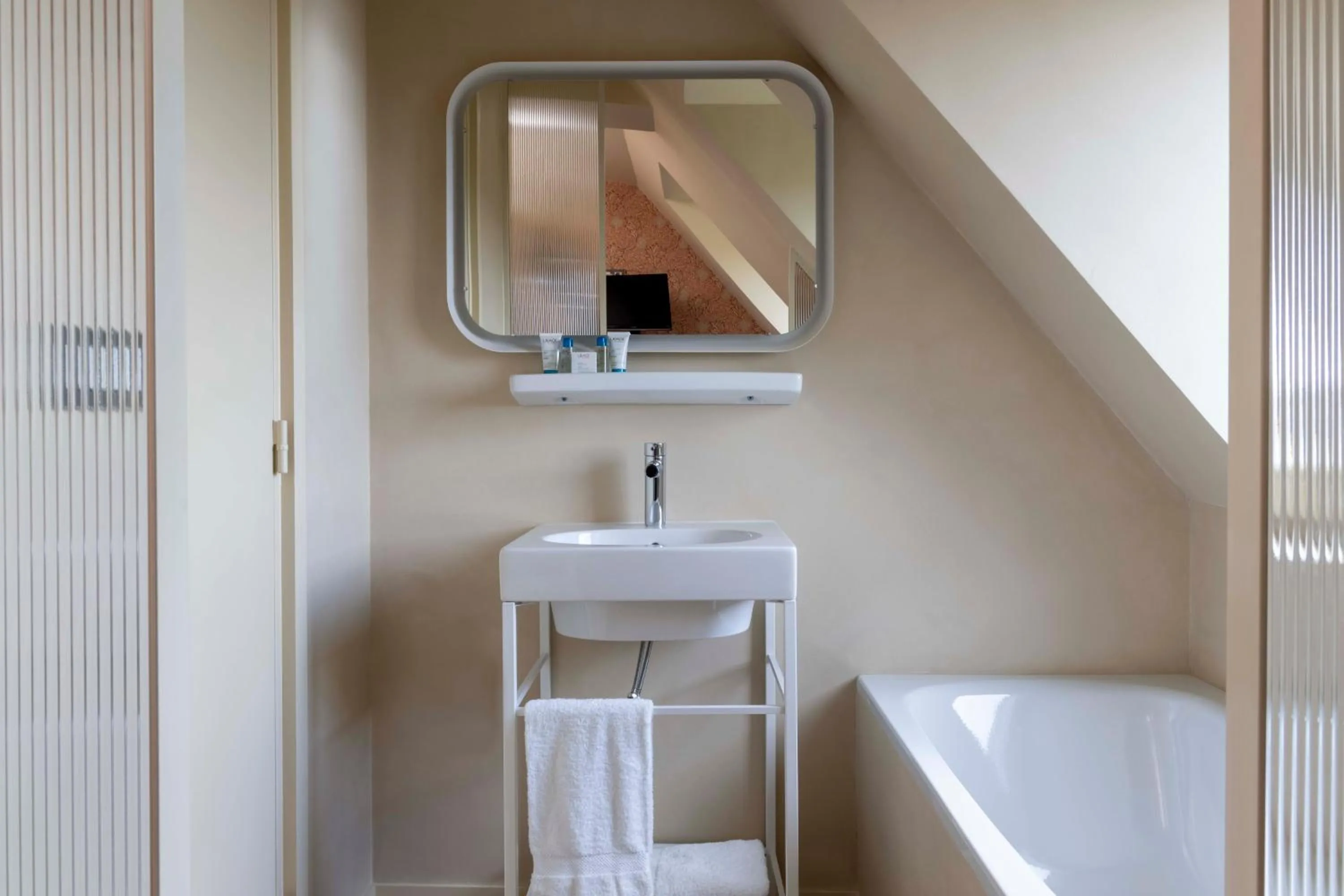 Property building in Le Petit Beaumarchais Hotel & Spa