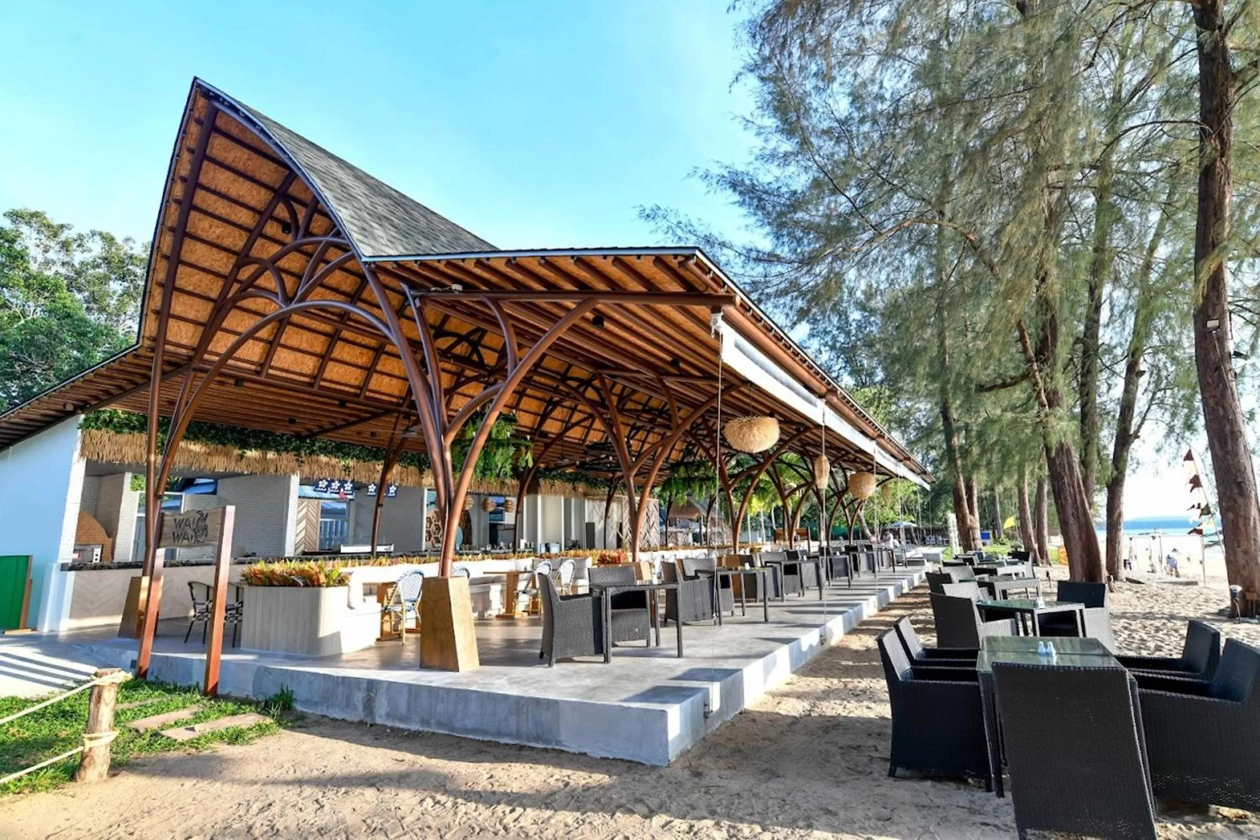 Restaurant/places to eat in Khaolak Emerald Beach Resort and Spa