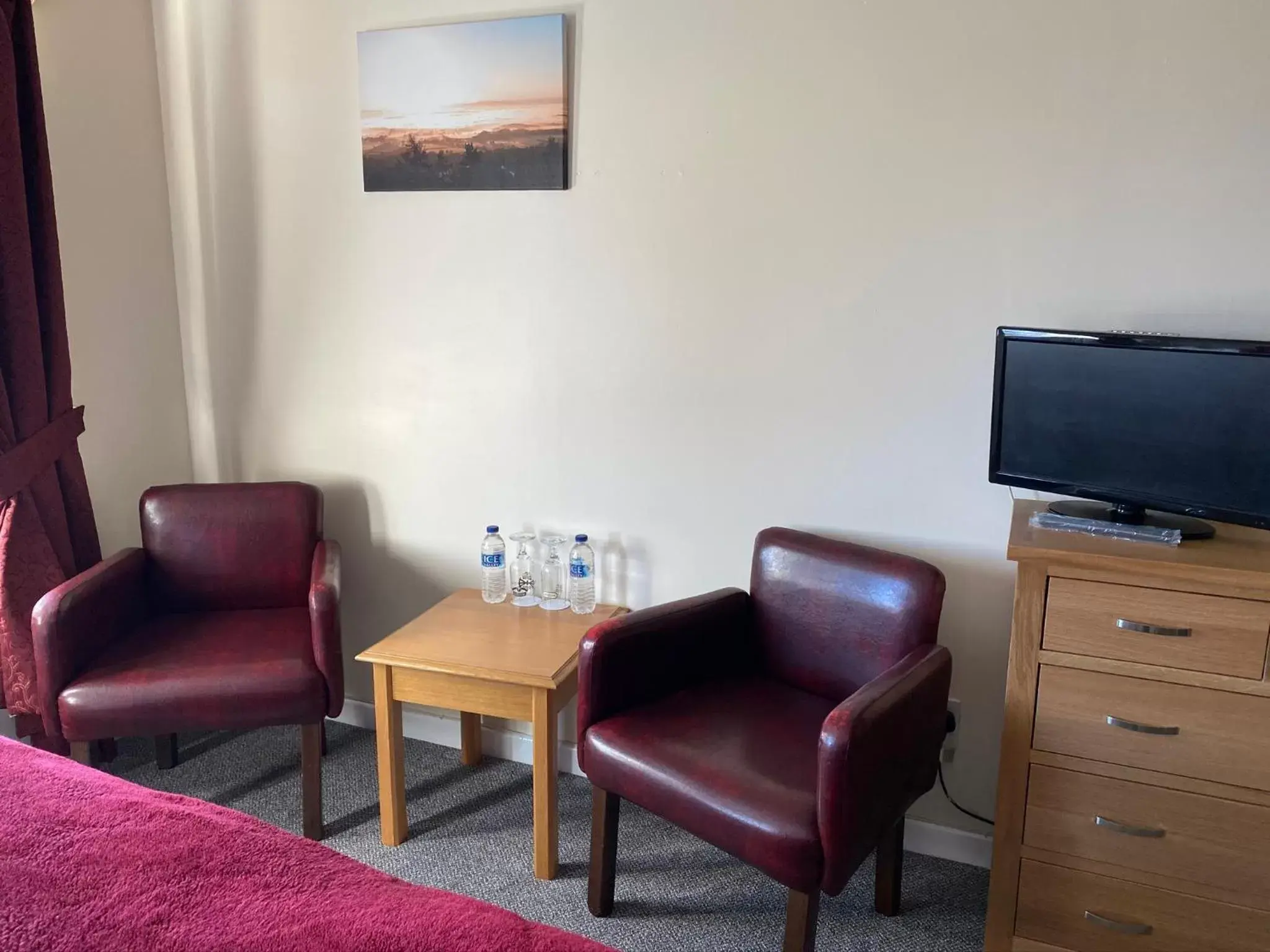 Bedroom, Seating Area in The Wyche Inn