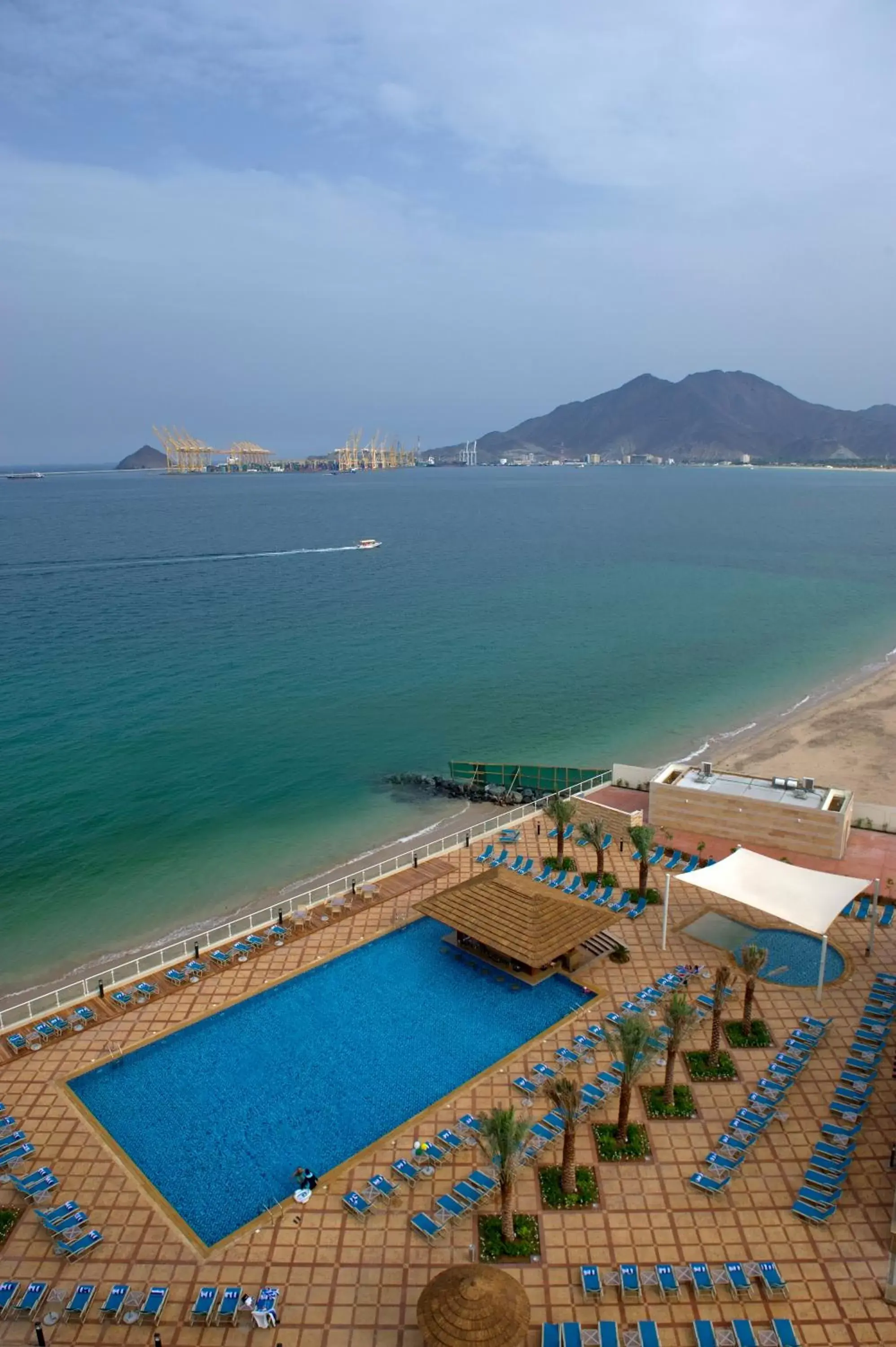 Beach, Pool View in Oceanic Khorfakkan Resort & Spa