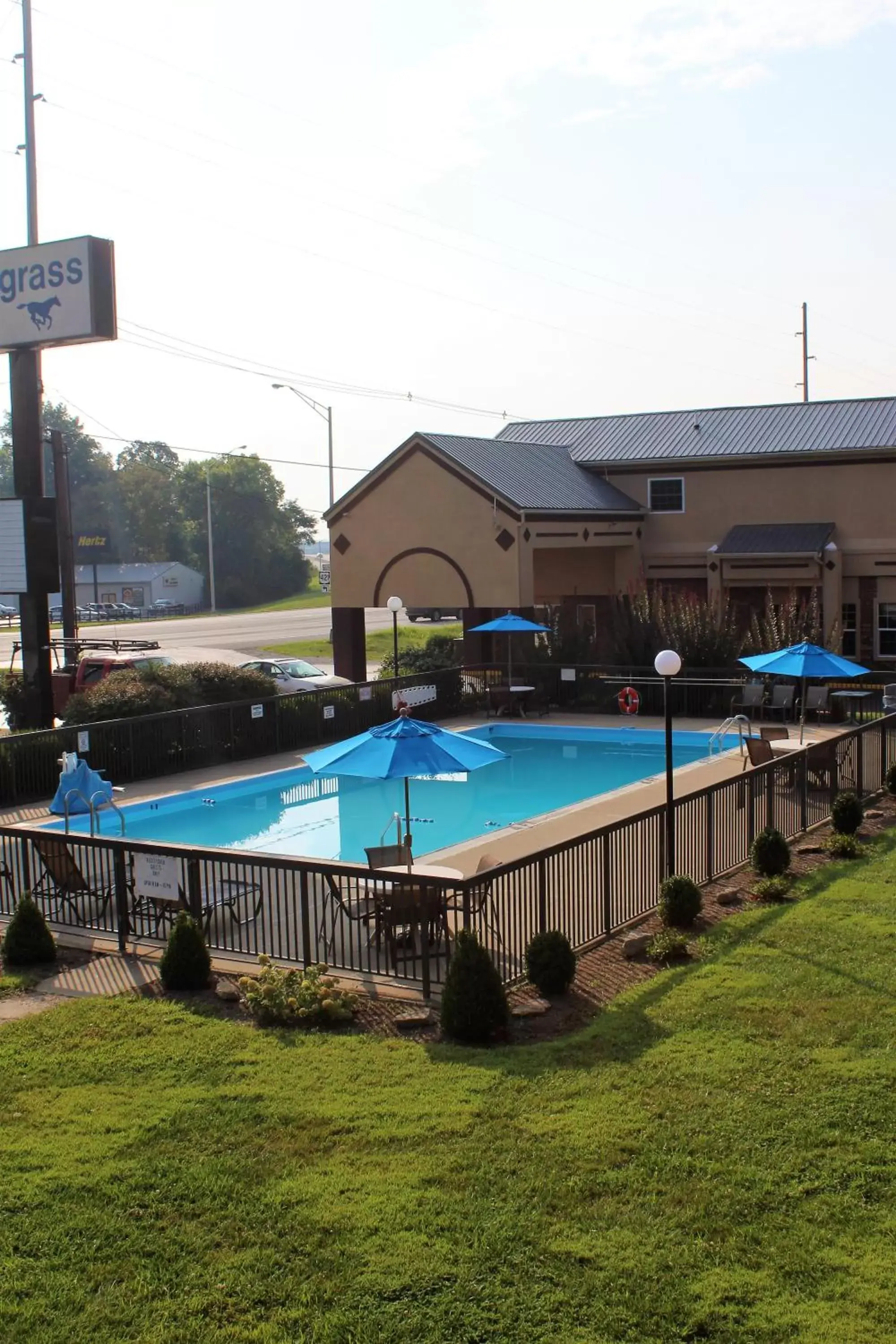 Swimming Pool in Bluegrass Inn