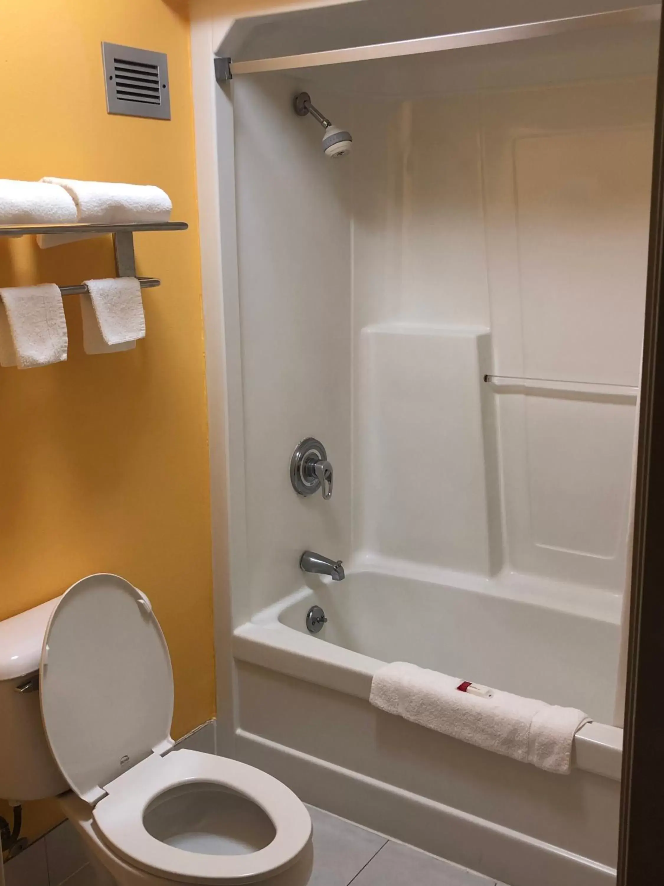 Bathroom in Days Inn by Wyndham Franklin