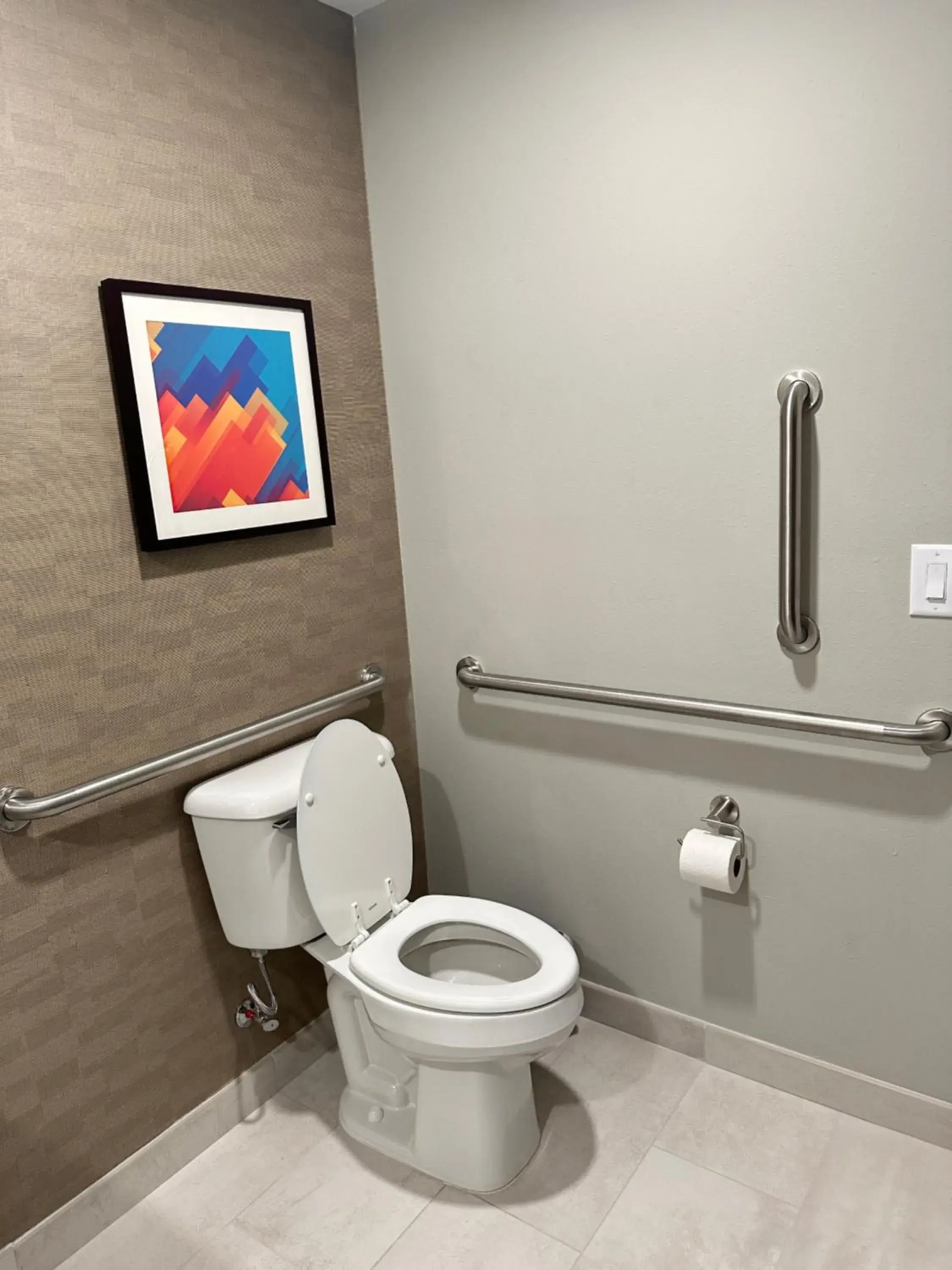Toilet, Bathroom in La Quinta Inn By Wyndham Columbia NE / Fort Jackson