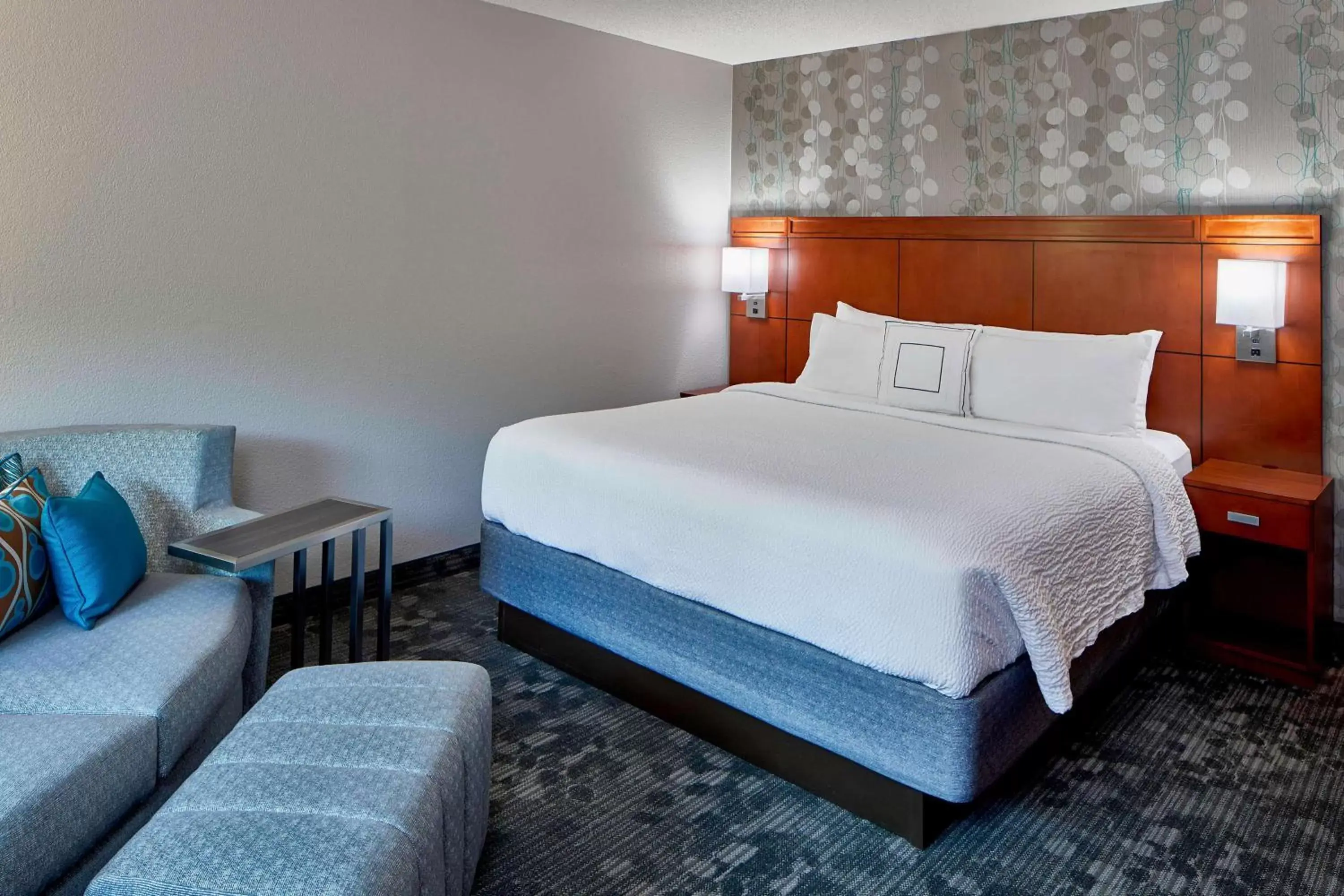 Photo of the whole room, Bed in Sonesta Select Raleigh Durham Airport Morrisville