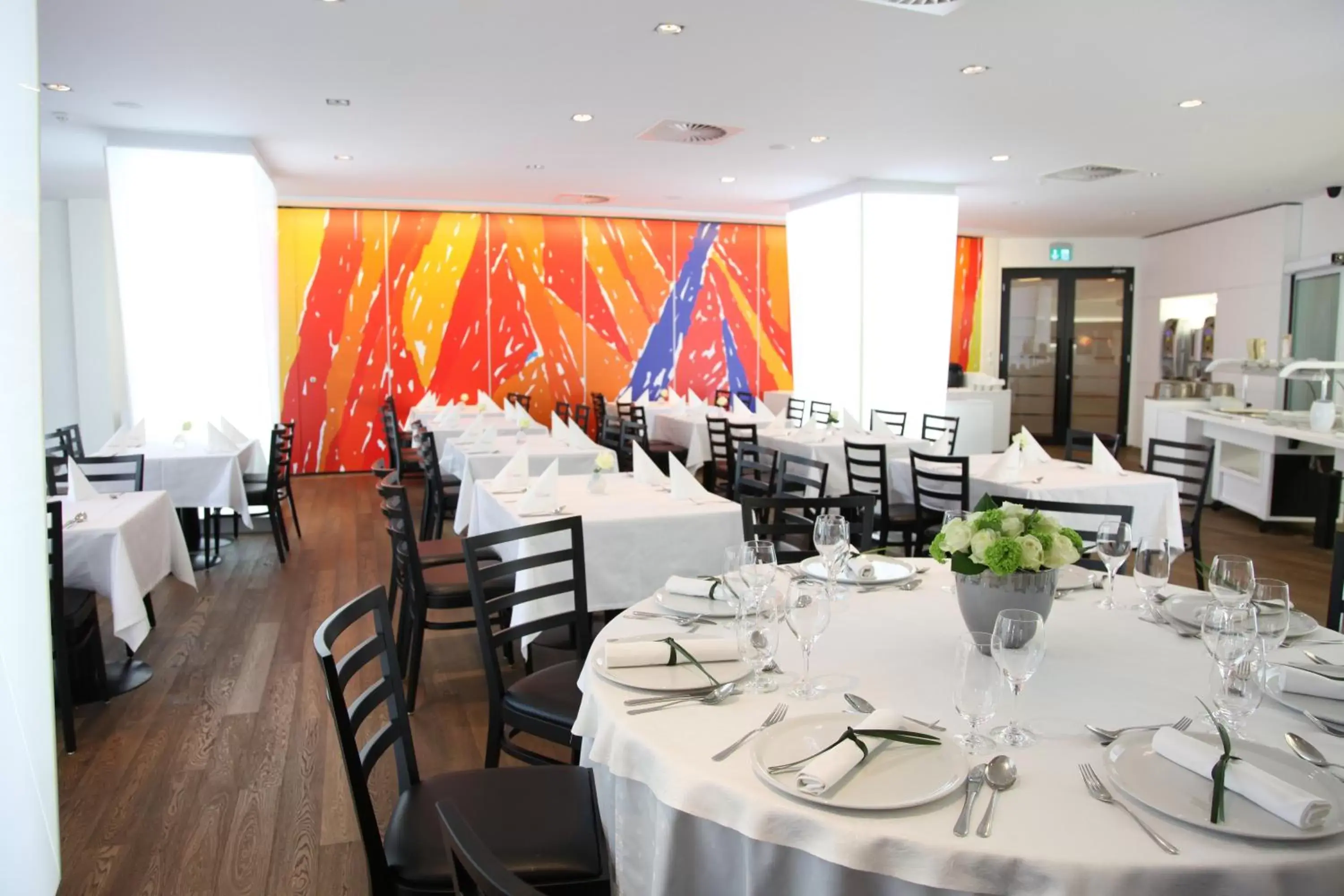 Restaurant/places to eat in M Hotel Restaurant/places to eat in M Hotel