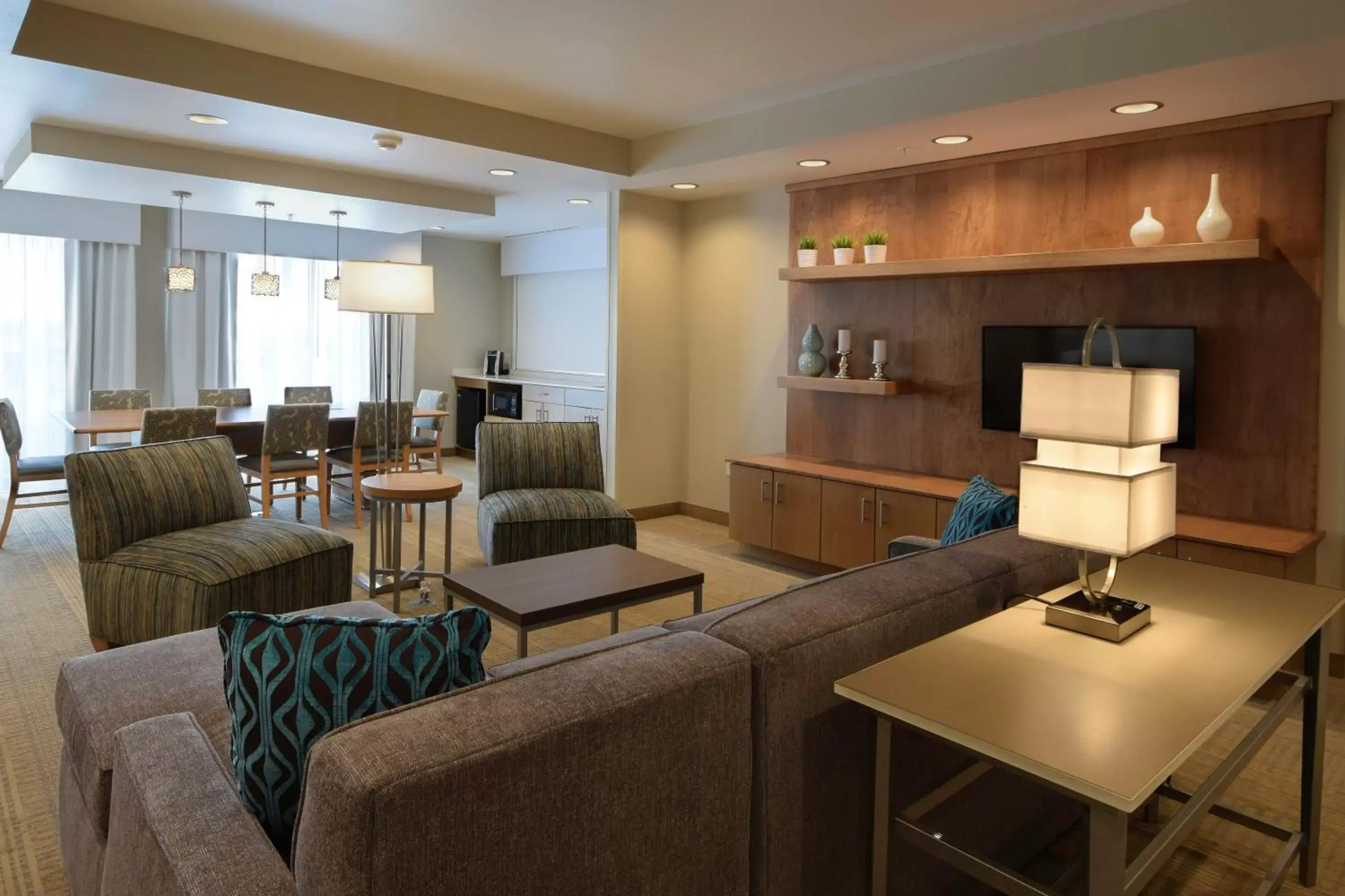 Photo of the whole room, Lounge/Bar in Holiday Inn Cincinnati North West Chester, an IHG Hotel