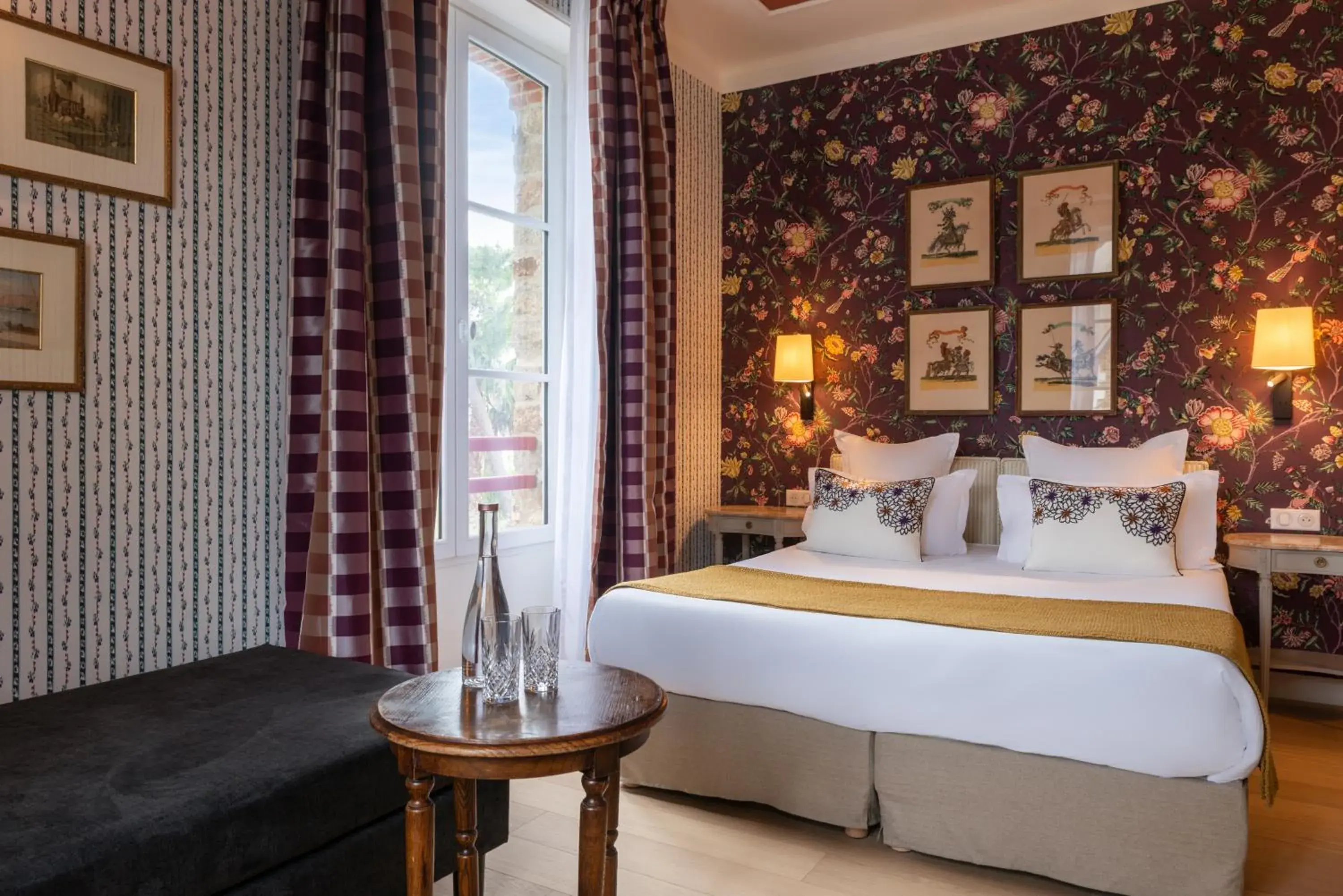 Photo of the whole room, Bed in Hôtel Le Saint Christophe