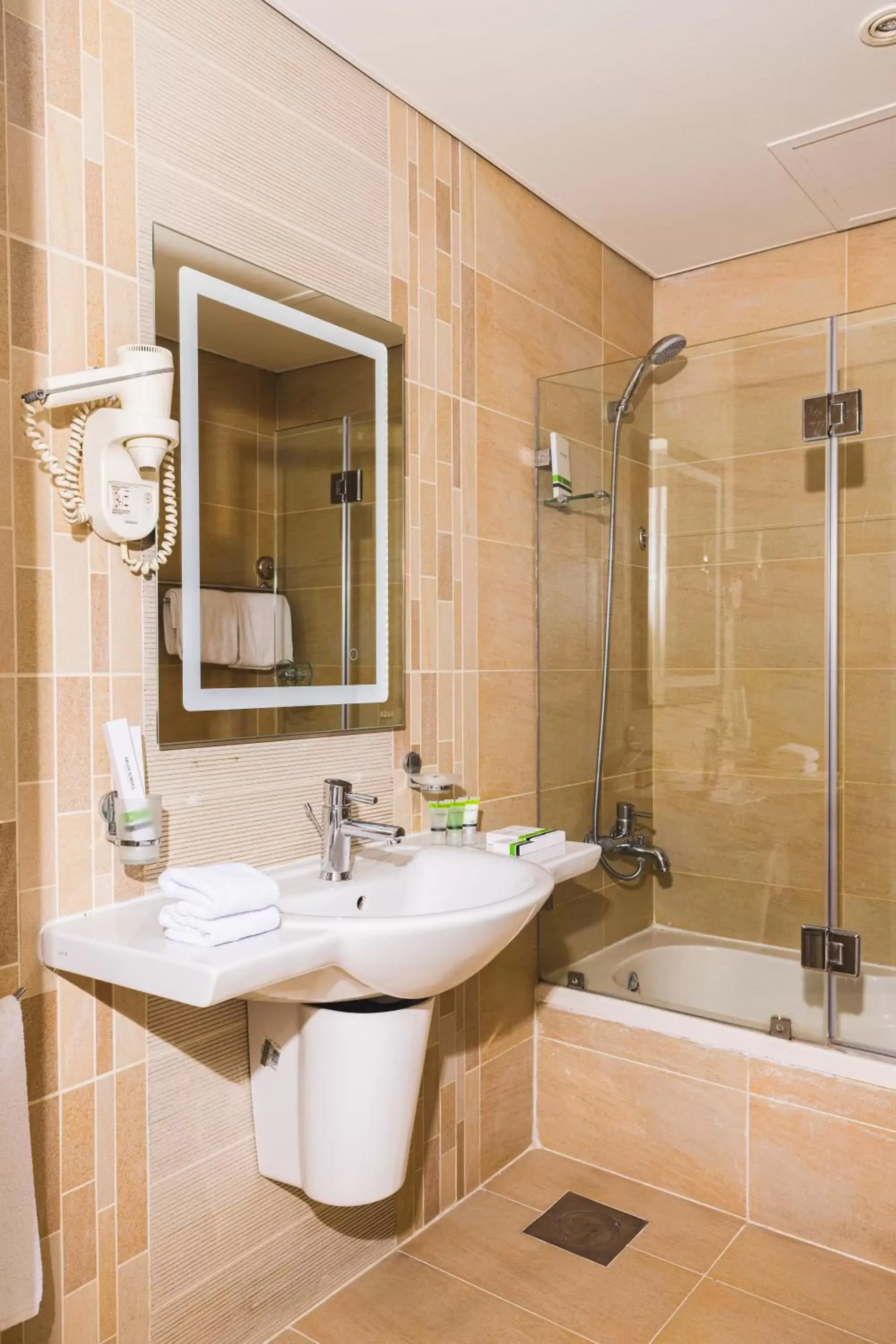 Shower, Bathroom in Argan Al Bidaa Hotel and Resort , Kuwait