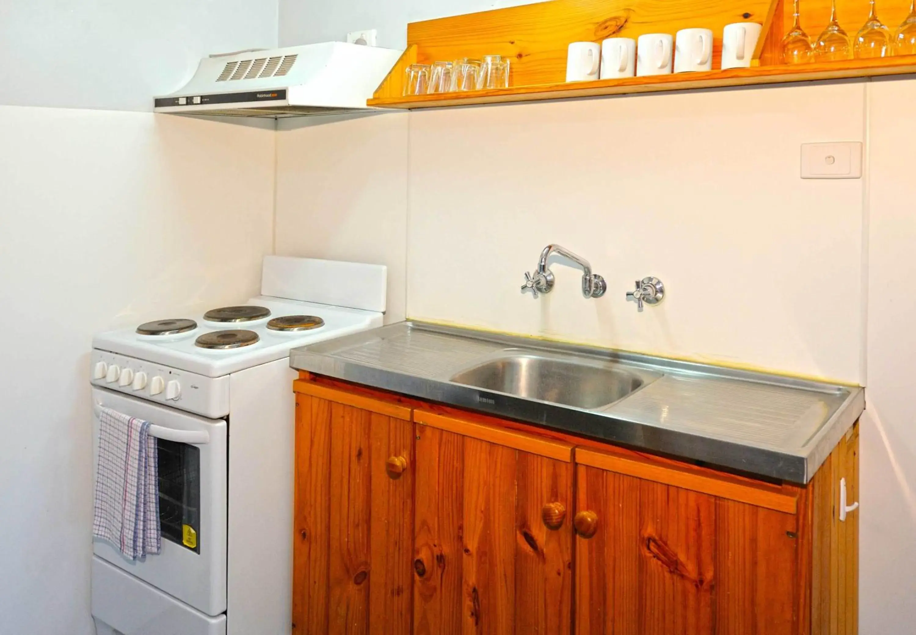 Kitchen or kitchenette, Kitchen/Kitchenette in Abrolhos Reef Lodge