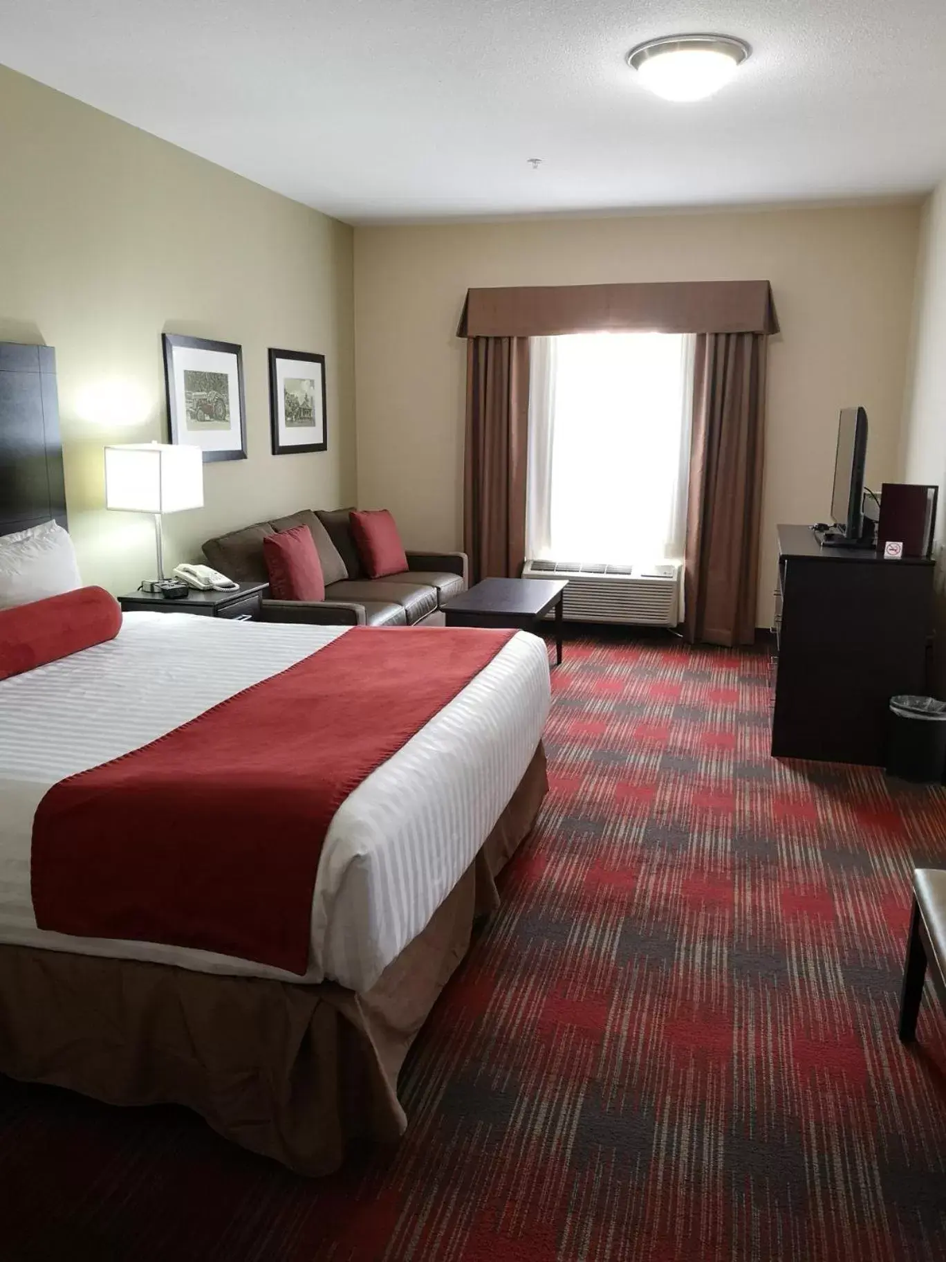 Bed in Best Western Plus Red Deer Inn & Suite