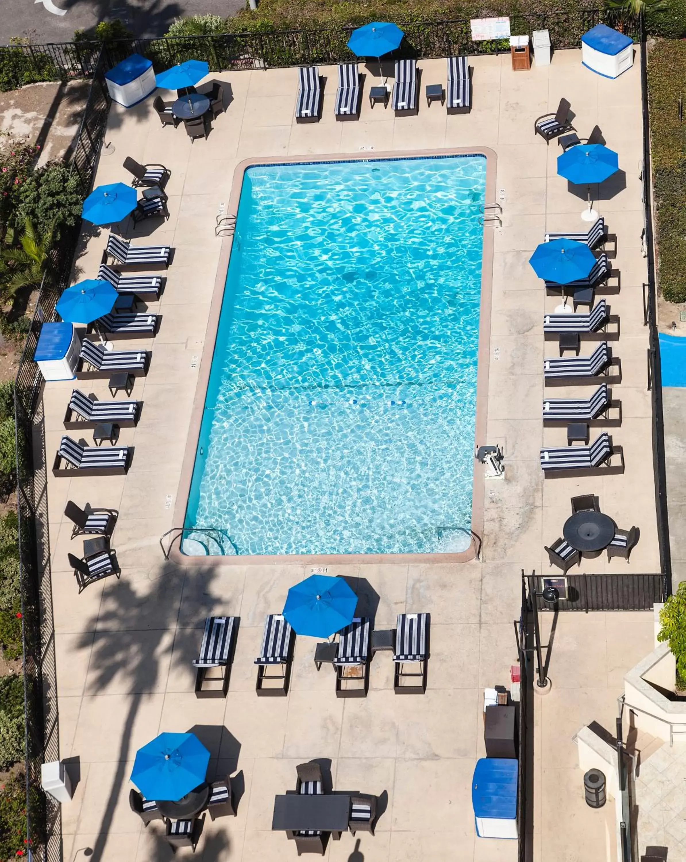 Swimming pool, Pool View in Crowne Plaza Hotel Ventura Beach, an IHG Hotel