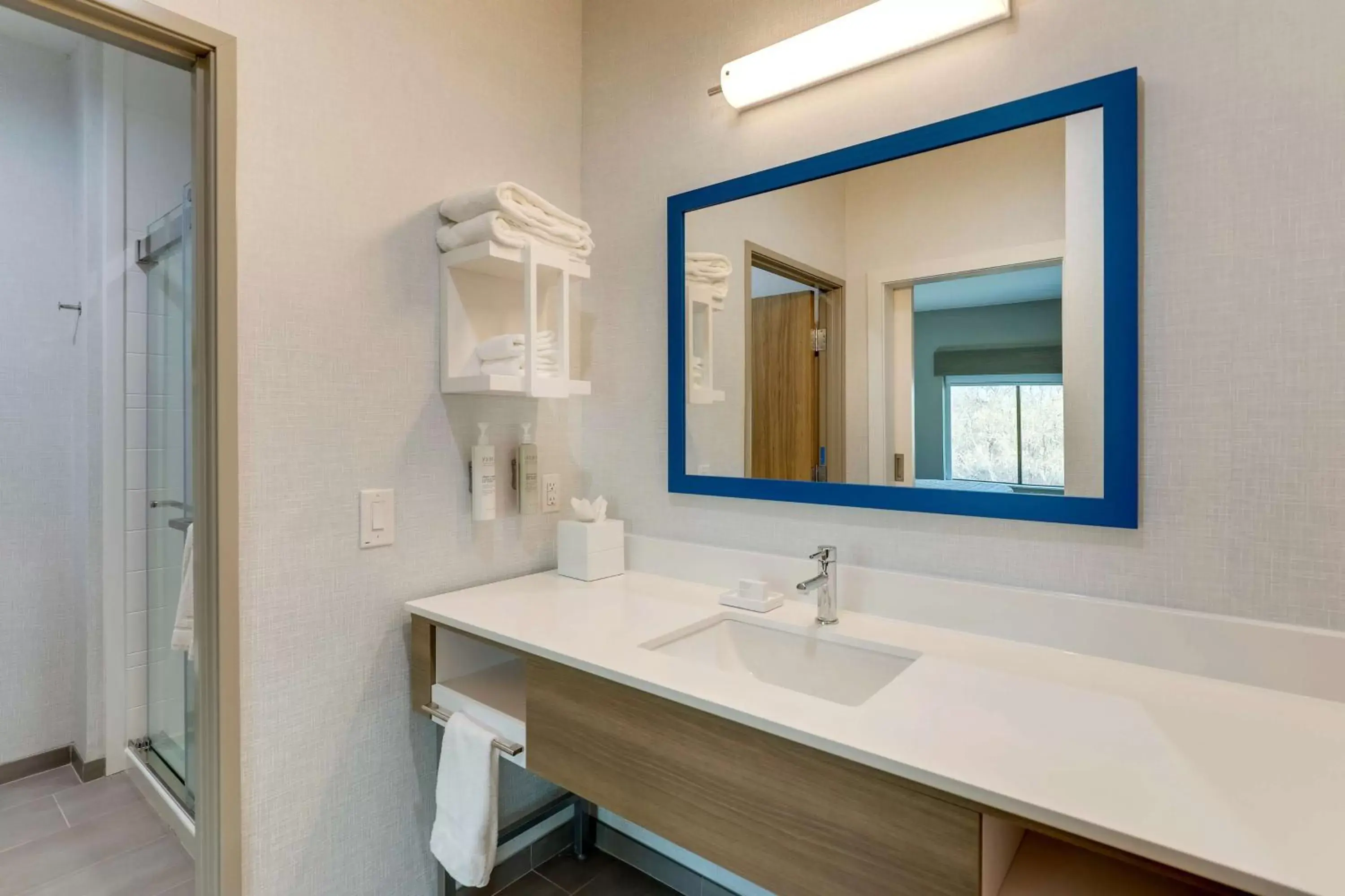 Bathroom in Hampton Inn & Suites Weatherford, Tx