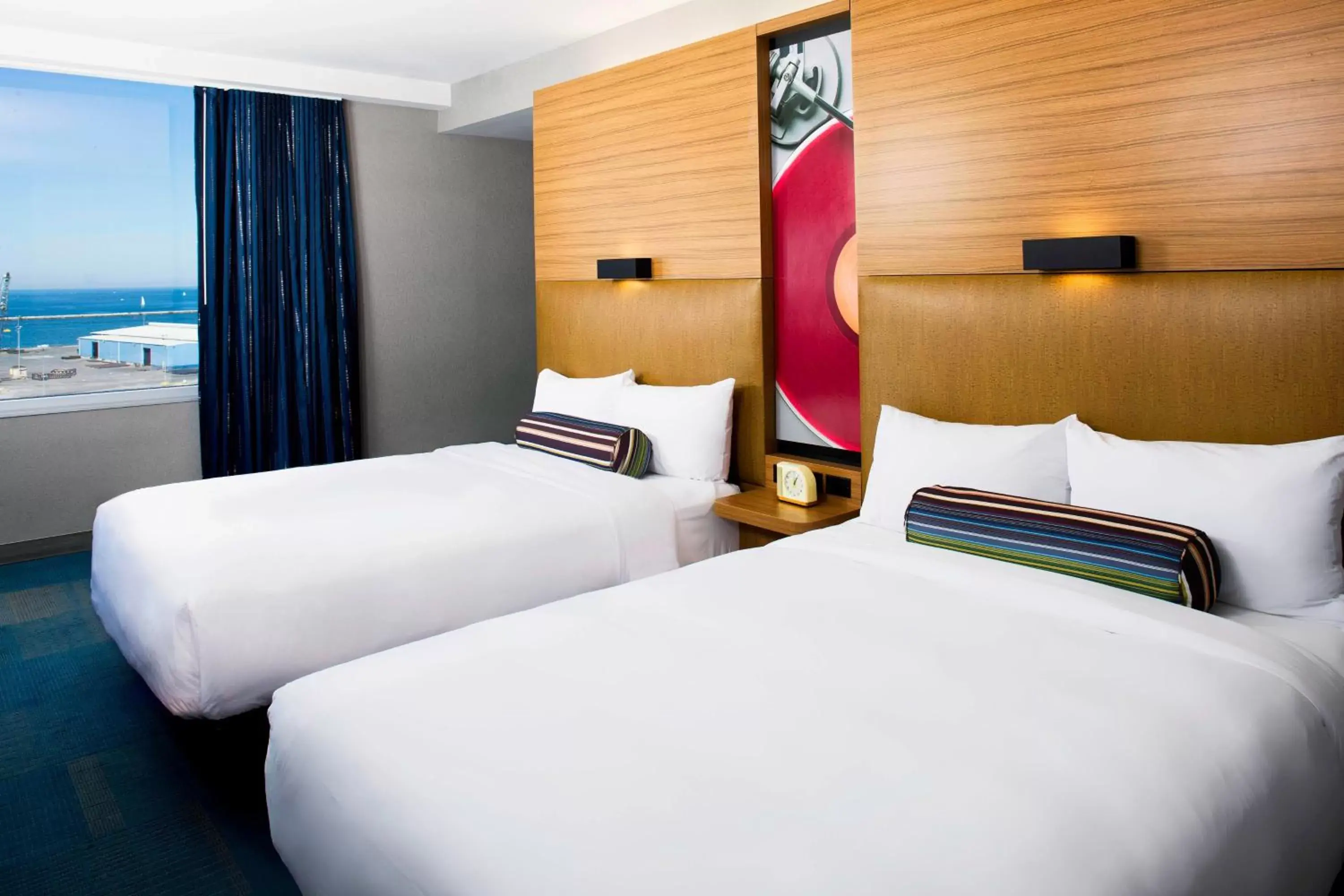 Photo of the whole room, Bed in Aloft Cleveland Downtown