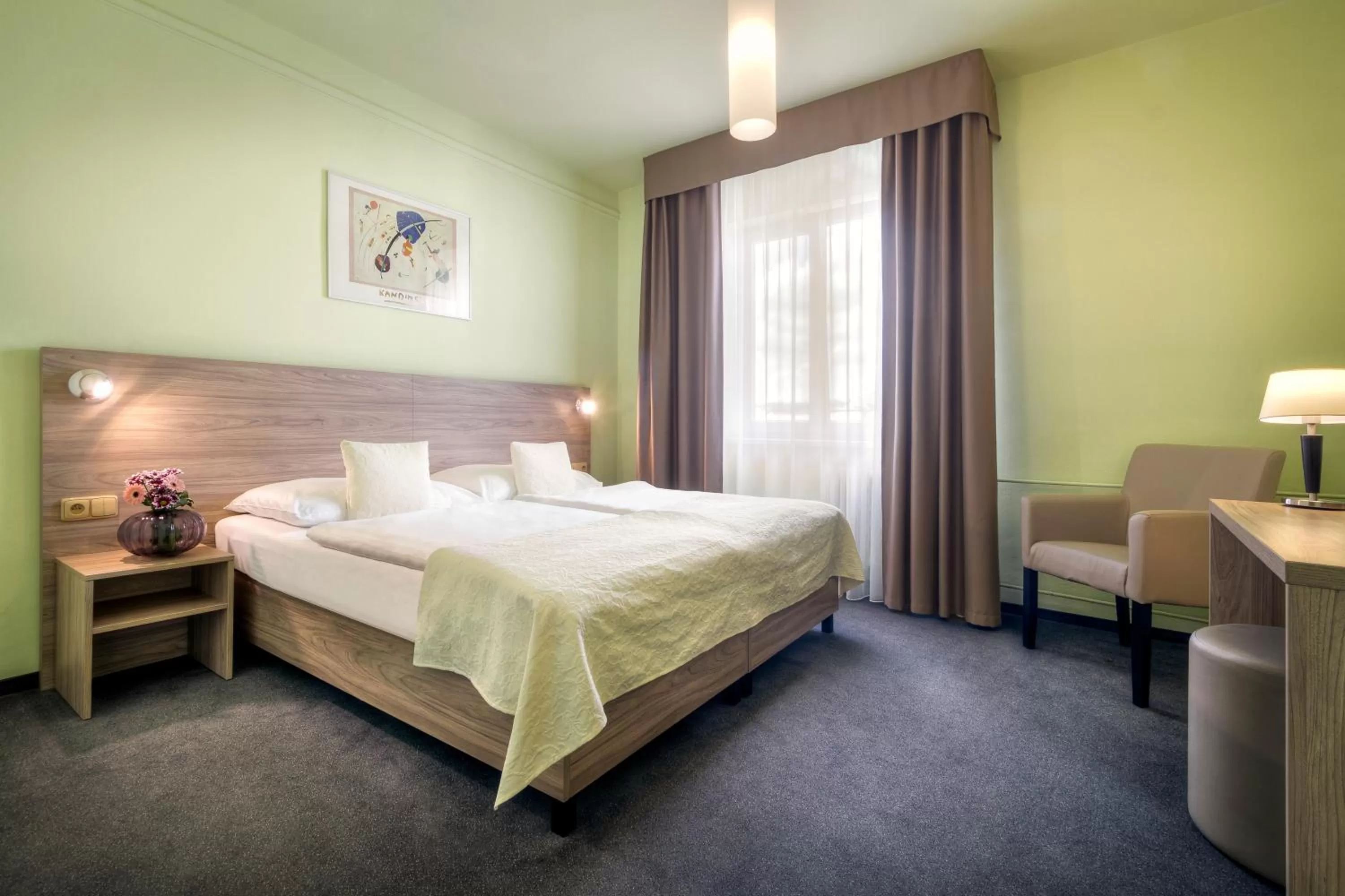 Photo of the whole room, Bed in Atlantic Hotel