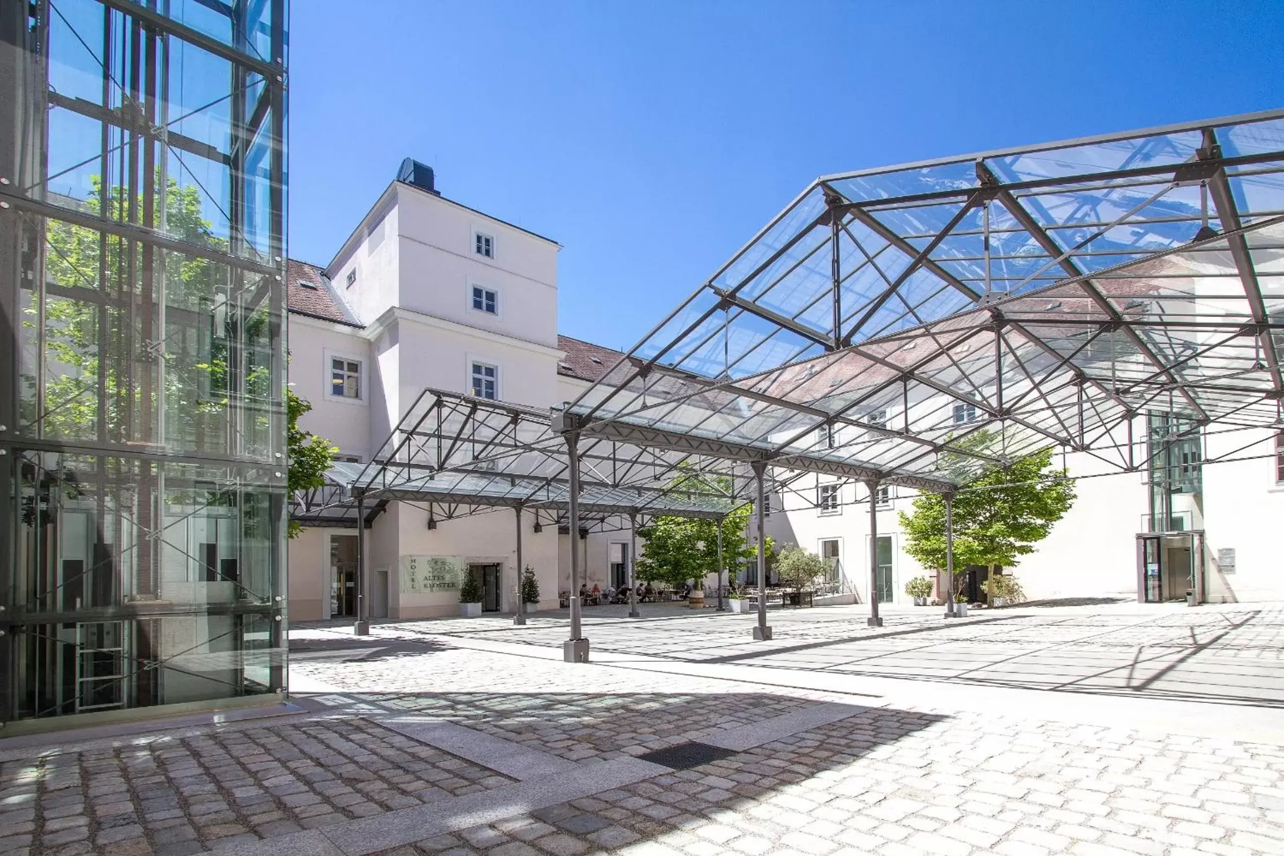 Patio, Property Building in Hotel Altes Kloster