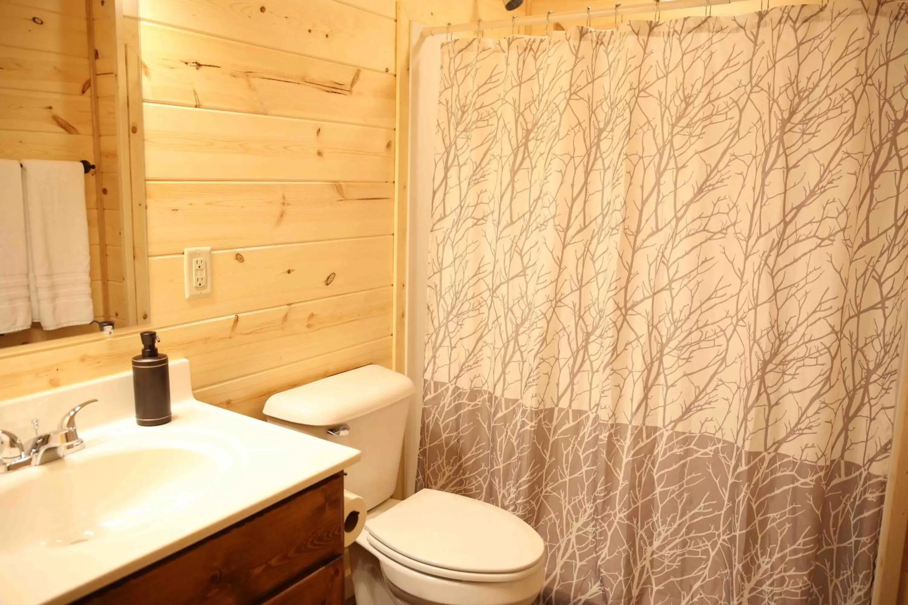 Bathroom in Blessing Lodge by Amish Country Lodging